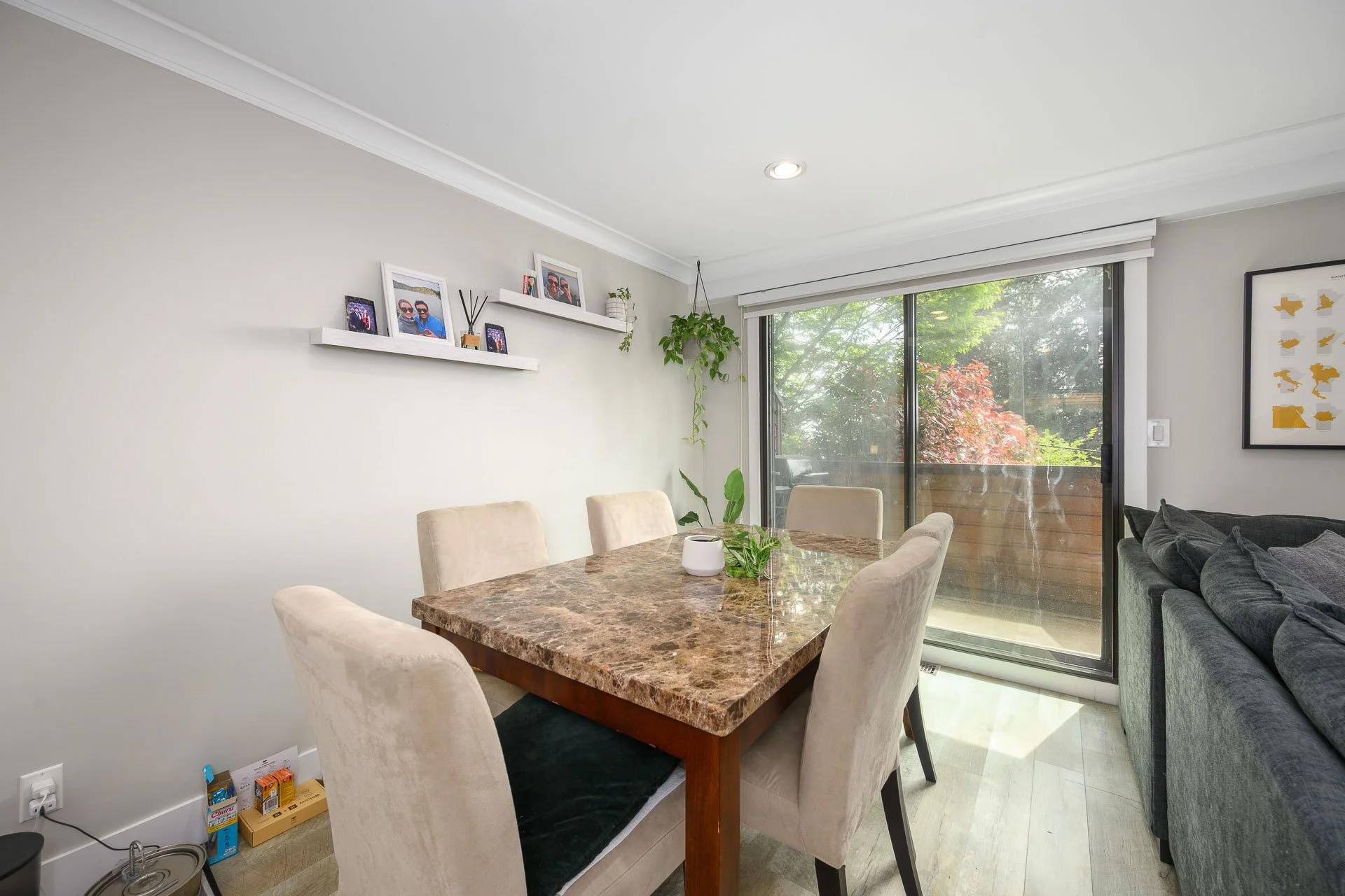 3201-Lonsdale-Ave-360hometours-013s.jpg