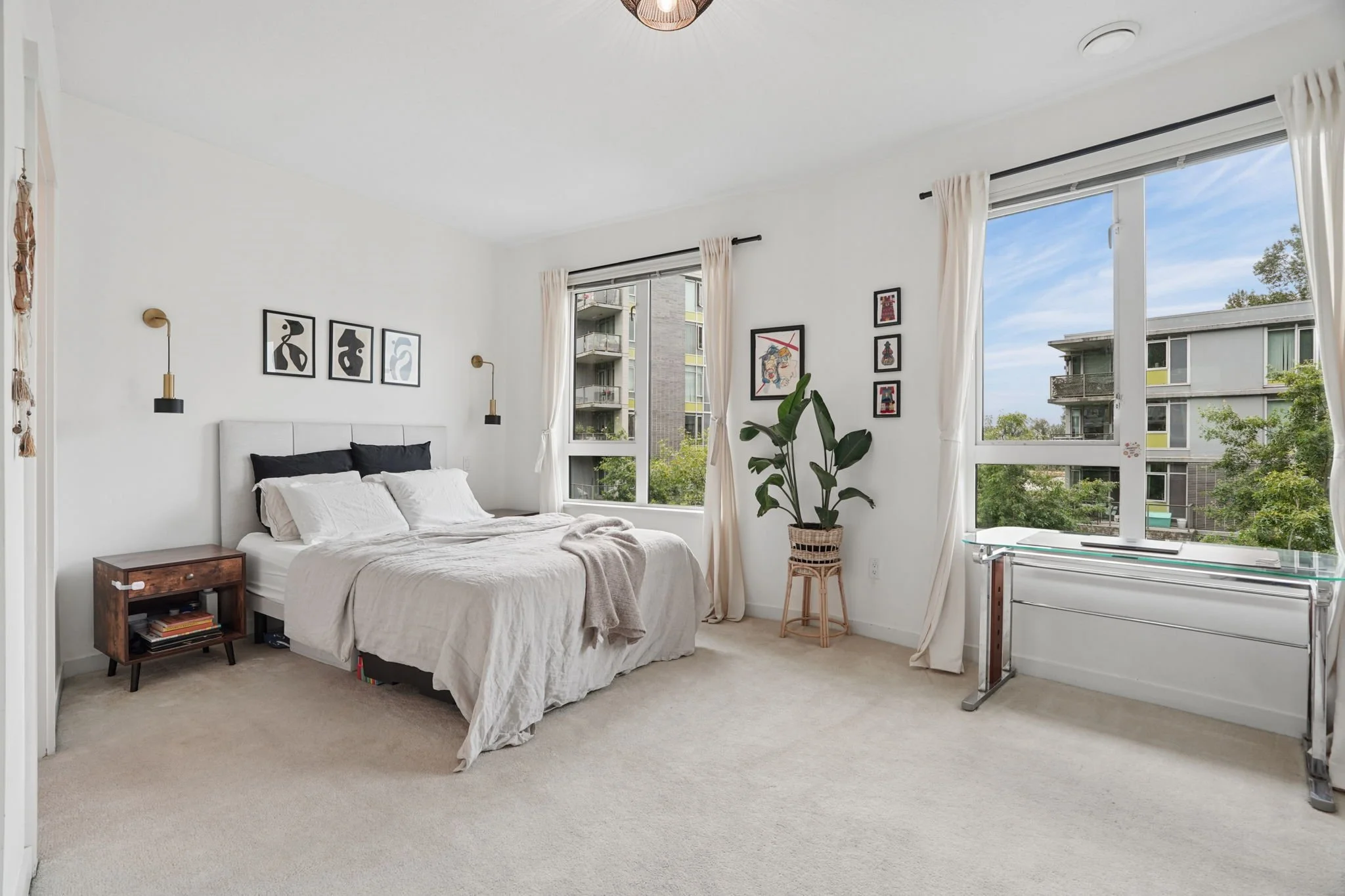 16-web-or-mls-412-3163 Riverwalk Ave_016.jpg