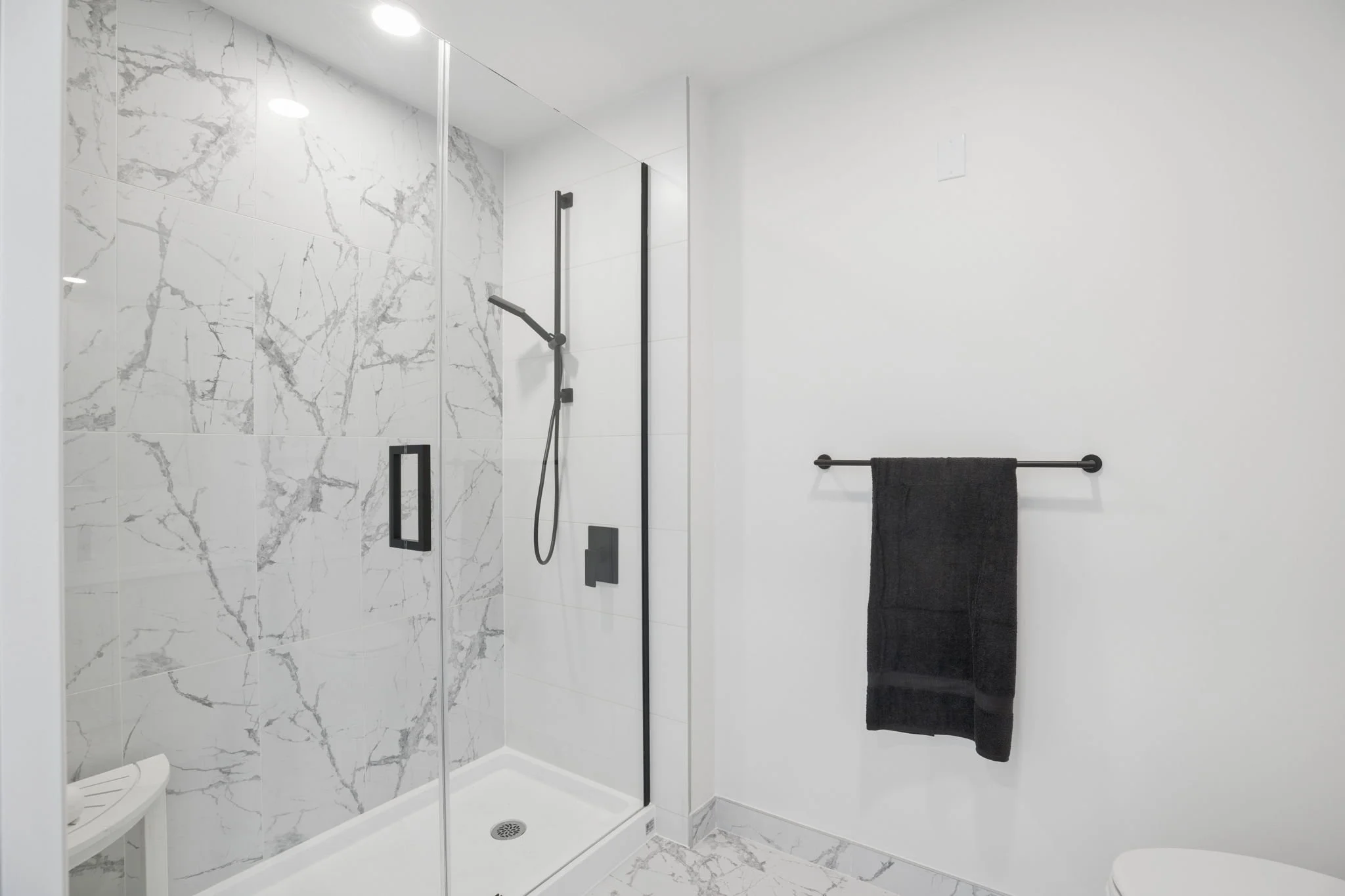 32-web-or-mls-563-422 E 3rd St_032.jpg
