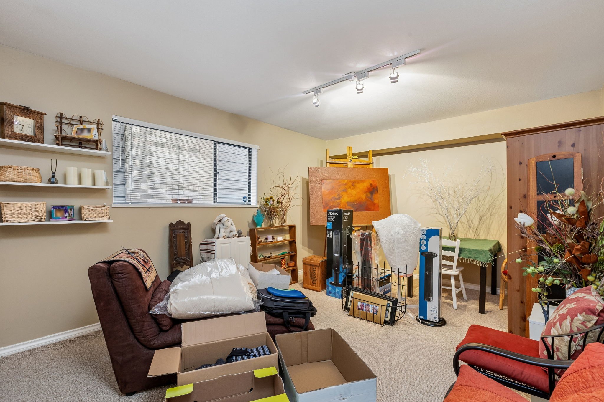 40-web-or-mls-3491 St George Ave_040.jpg