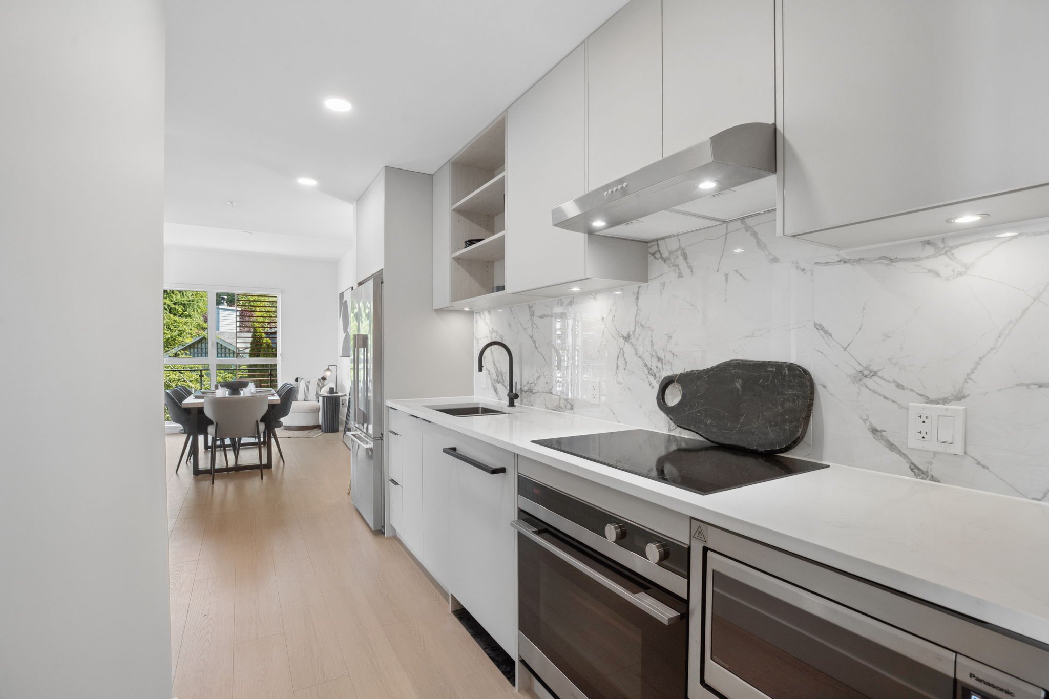 26-web-or-mls-563-422 E 3rd St_026.jpg