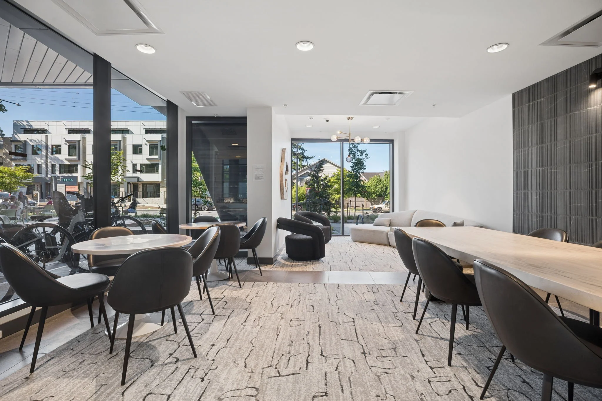 34-web-or-mls-321-422 E 3rd St_034.jpg