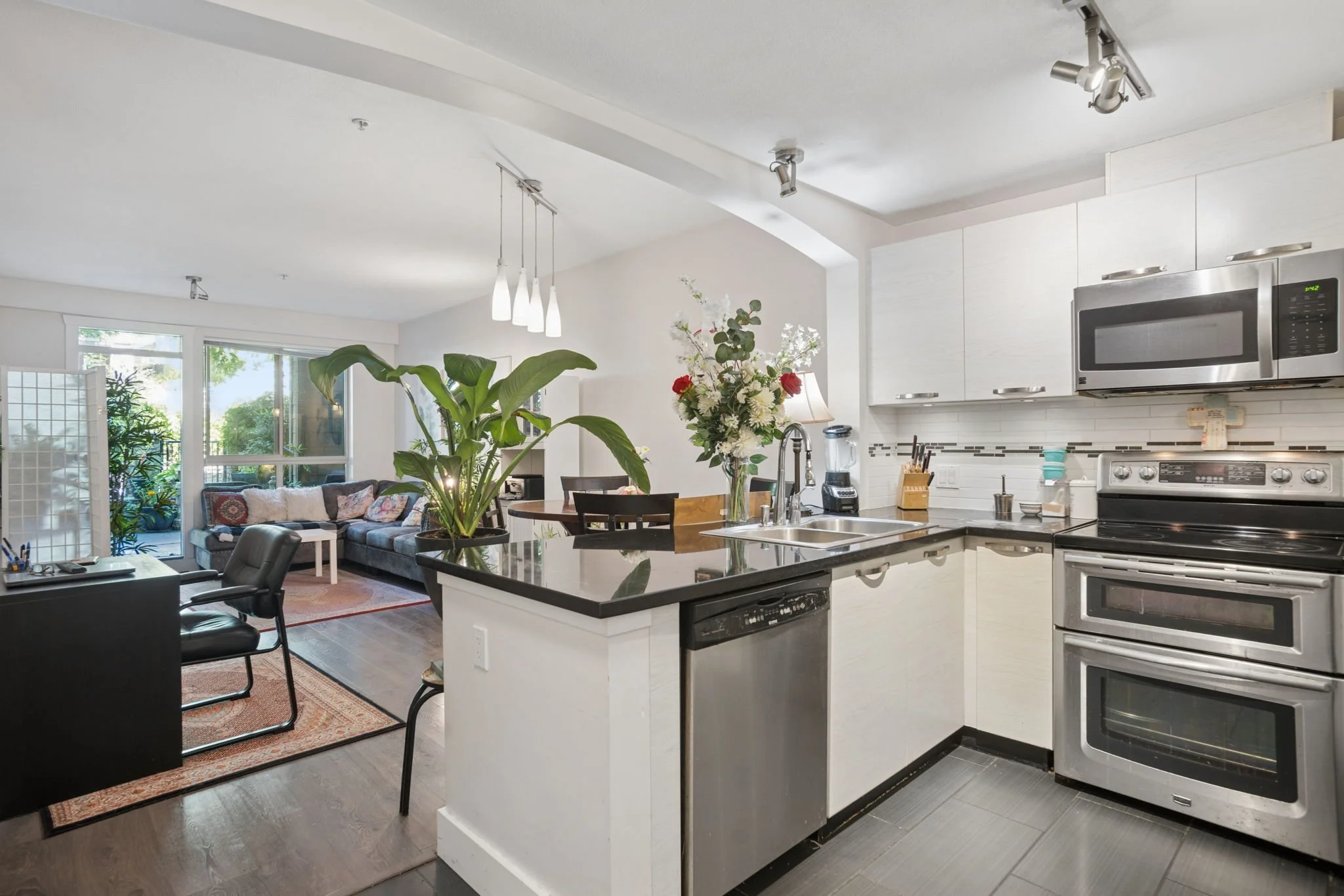 20-web-or-mls-107-7478 Byrnepark Walk_020.jpg