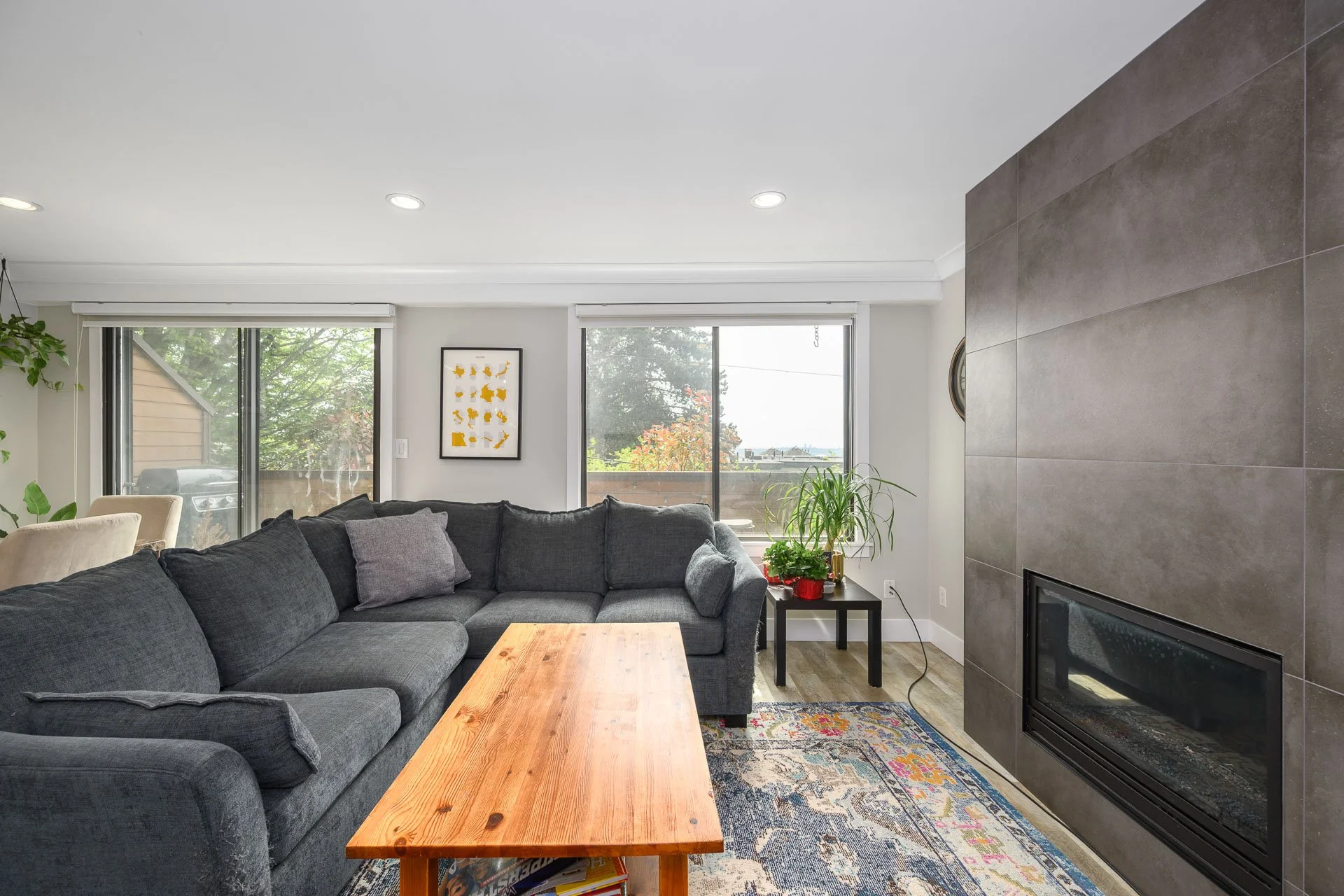 3201-Lonsdale-Ave-360hometours-008s.jpg