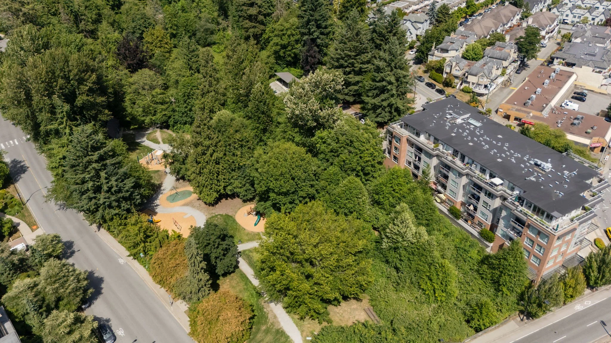 35-web-or-mls-204-1621 Hamilton Ave_035.jpg