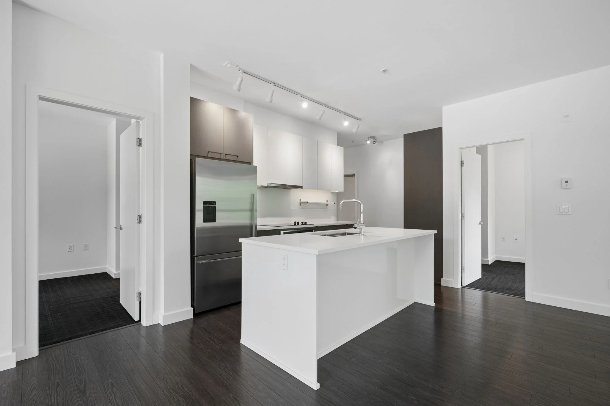 20-web-or-mls-204-1621 Hamilton Ave_020.jpg