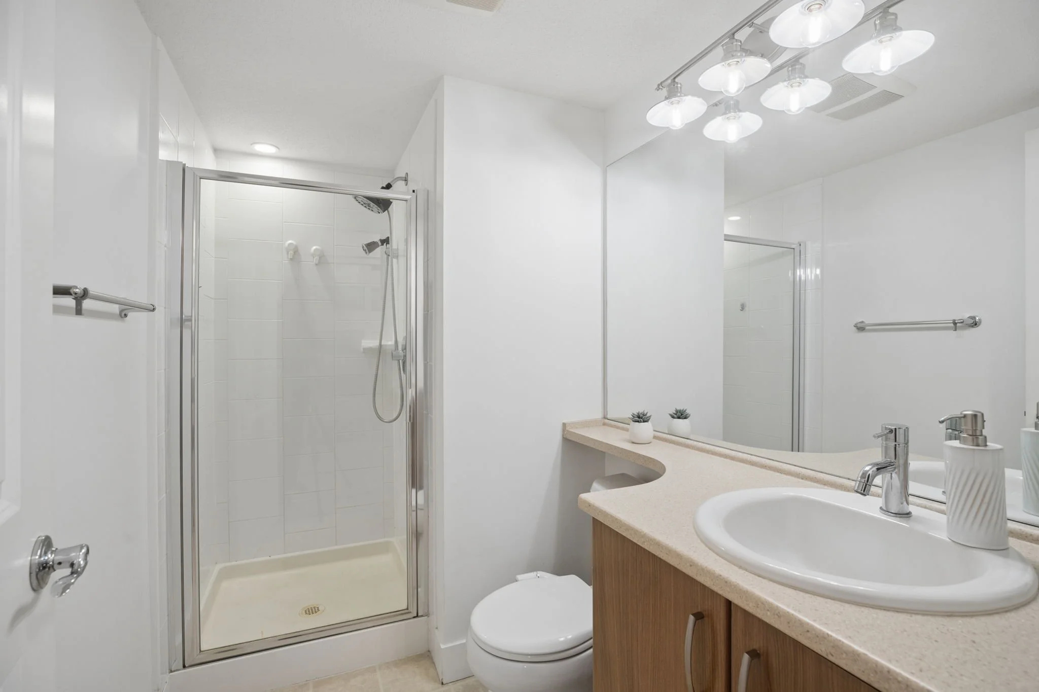 25-web-or-mls-202-3082 Dayanee Springs Blvd_025.jpg