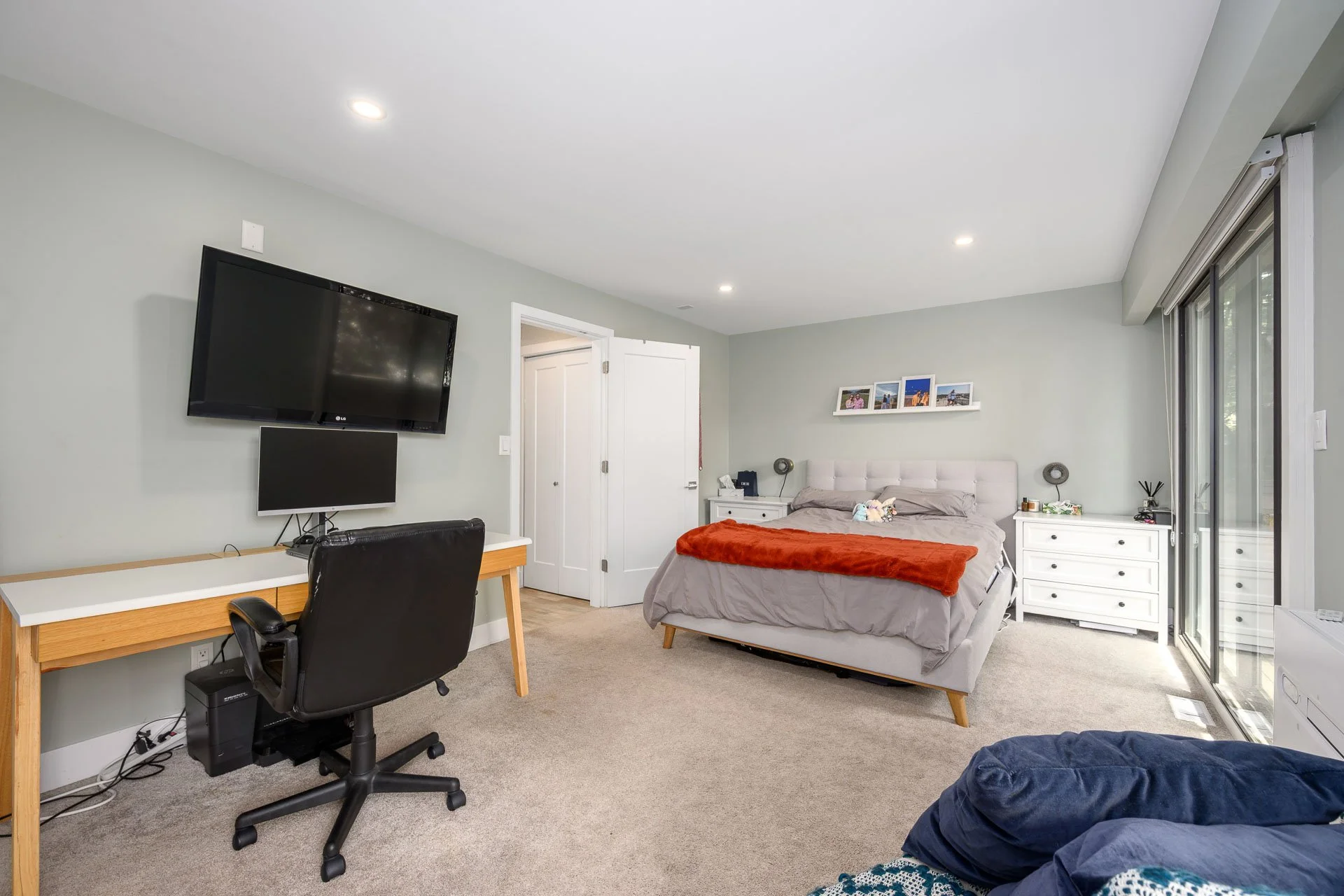 3201-Lonsdale-Ave-360hometours-026s.jpg