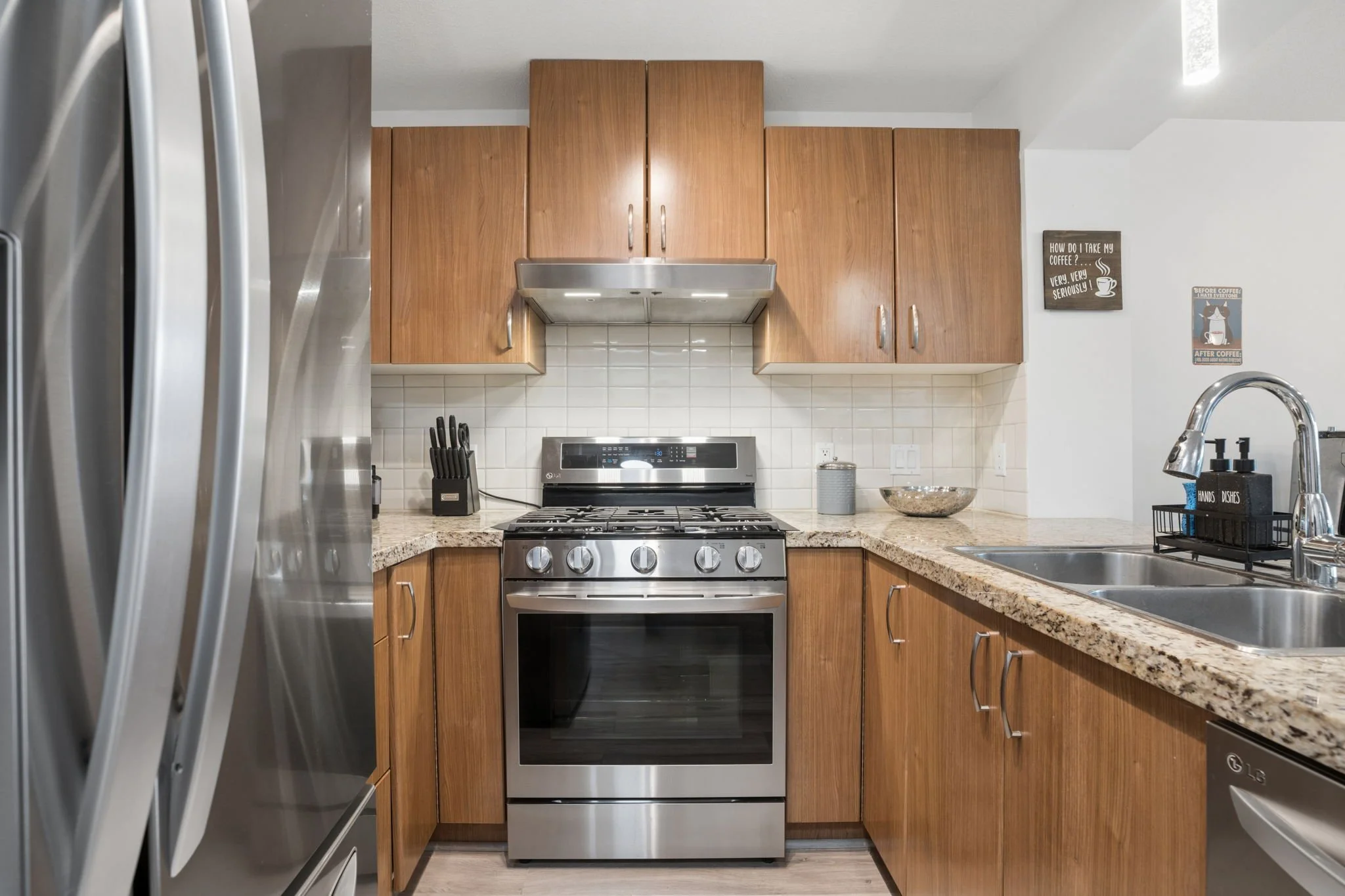 13-web-or-mls-202-3082 Dayanee Springs Blvd_013.jpg