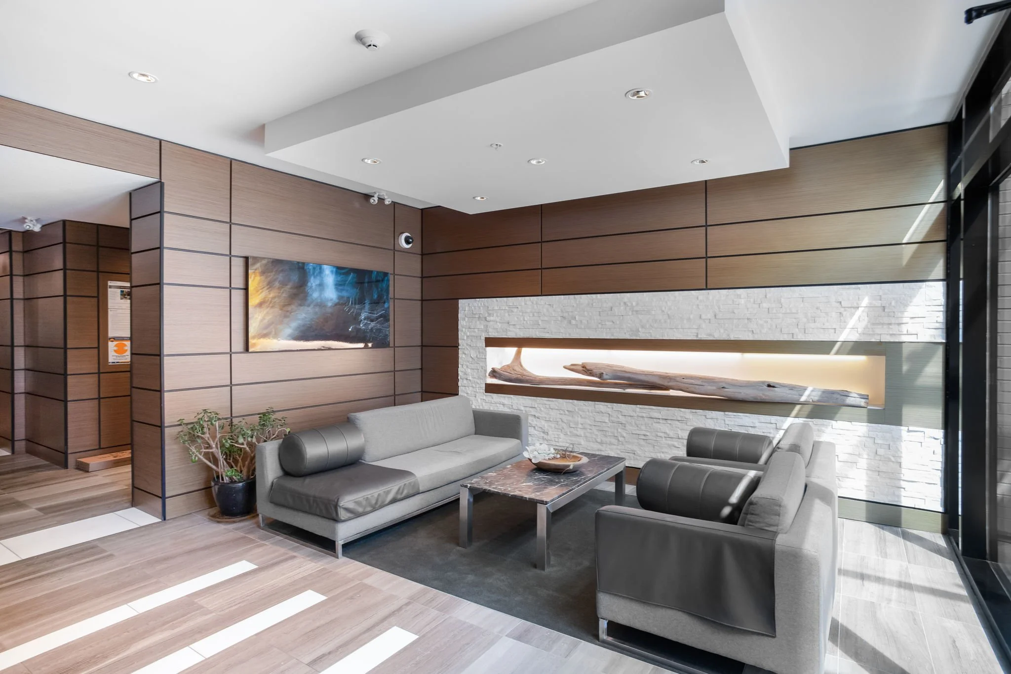3-web-or-mls-412-3163 Riverwalk Ave_003.jpg