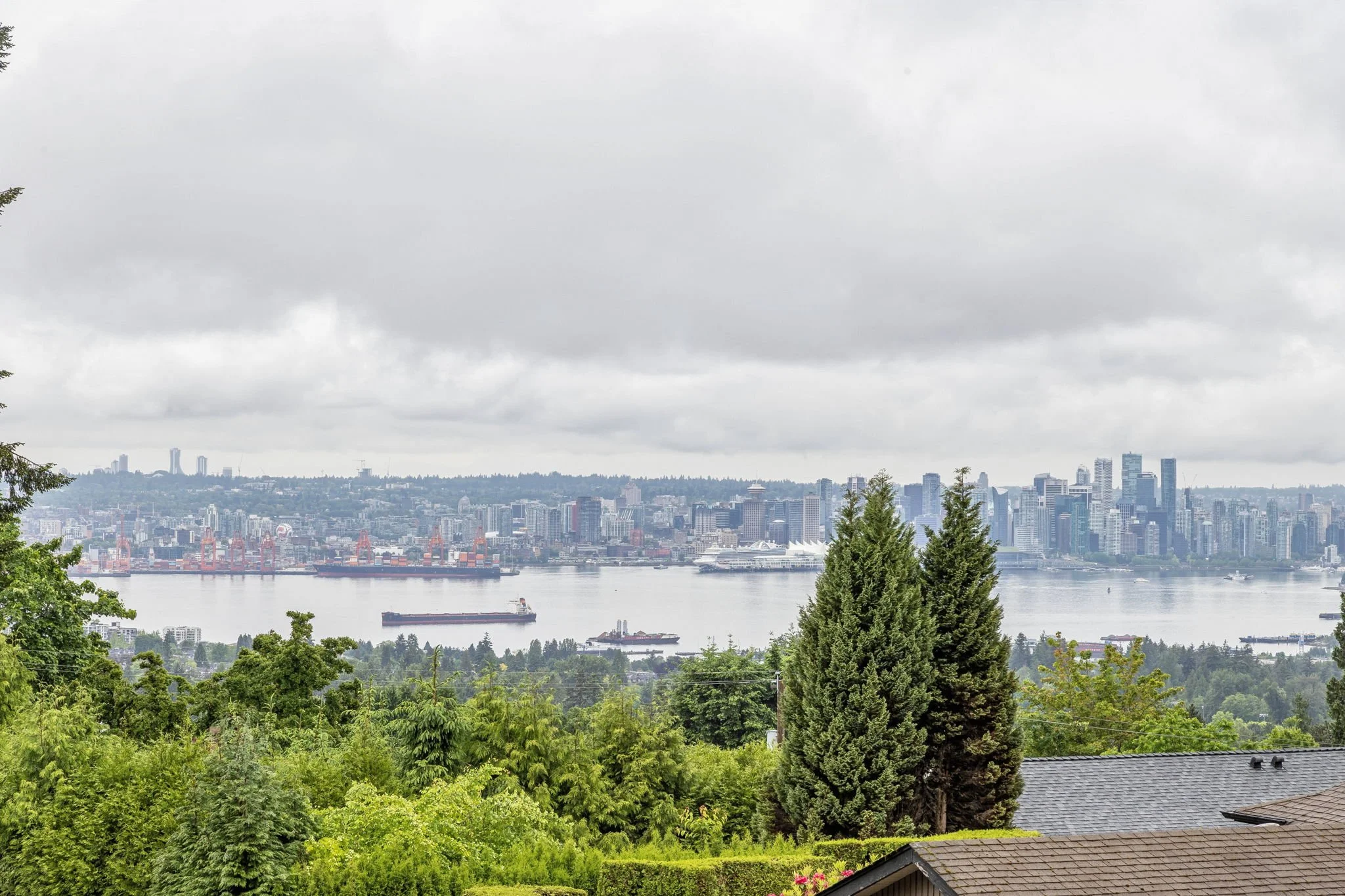 39-web-or-mls-3491 St George Ave_039.jpg