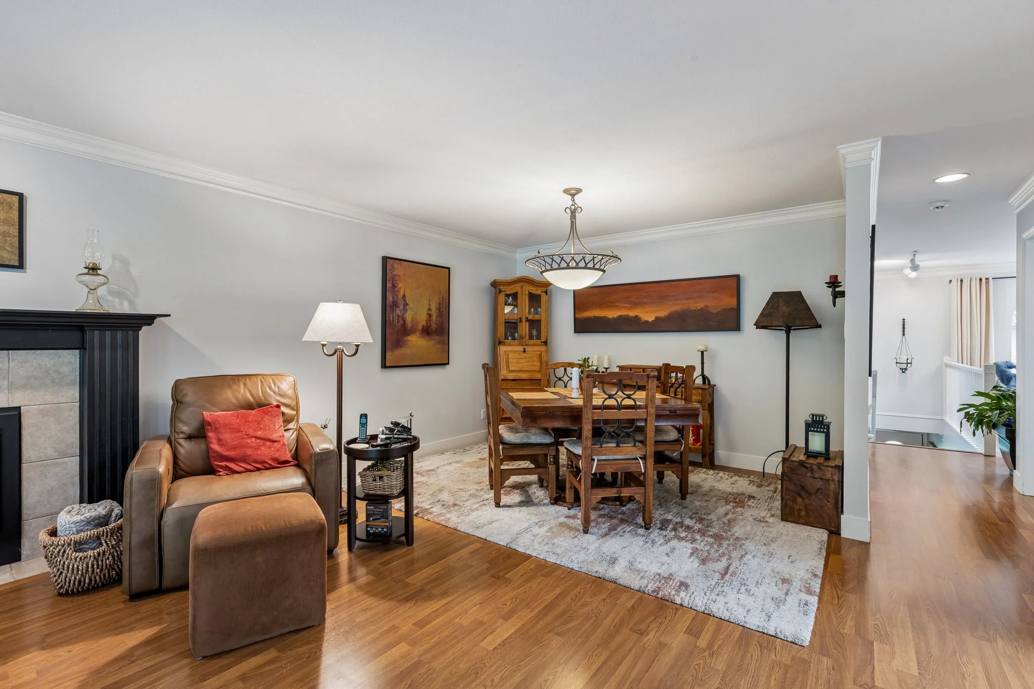 21-web-or-mls-3491 St George Ave_021.jpg