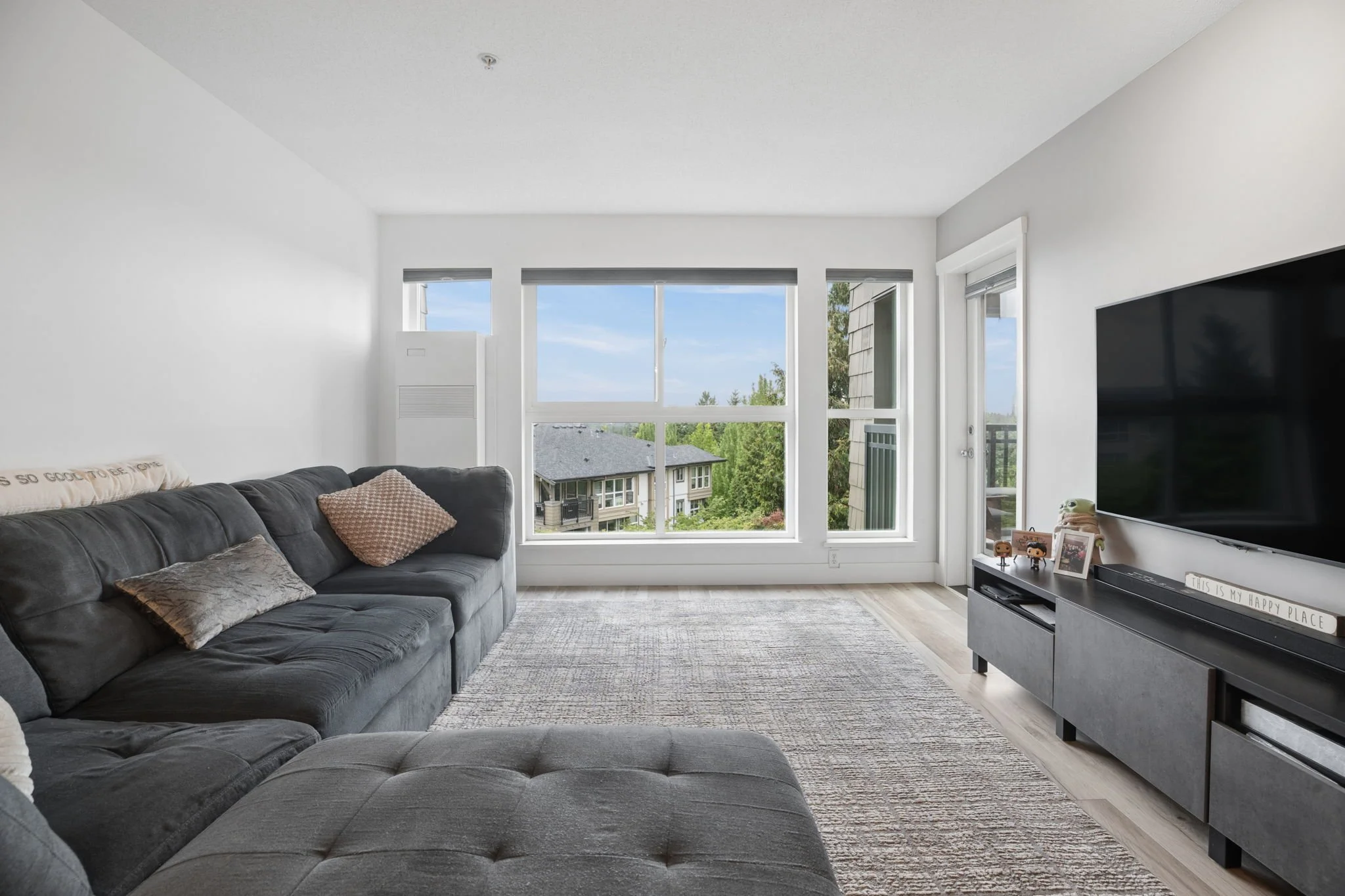 2-web-or-mls-202-3082 Dayanee Springs Blvd_002.jpg