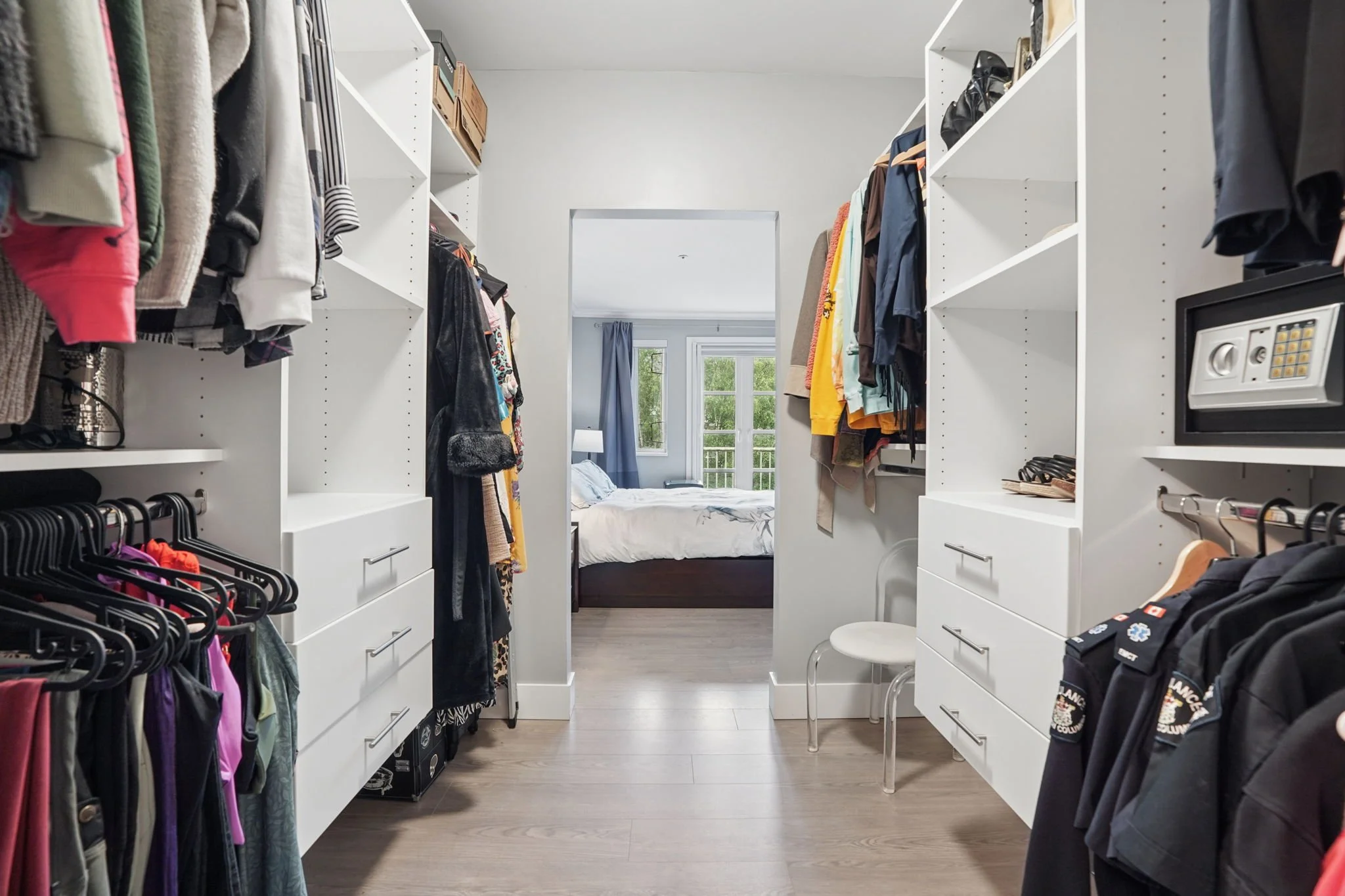 25-web-or-mls-311-2020 E Kent Ave_025.jpg