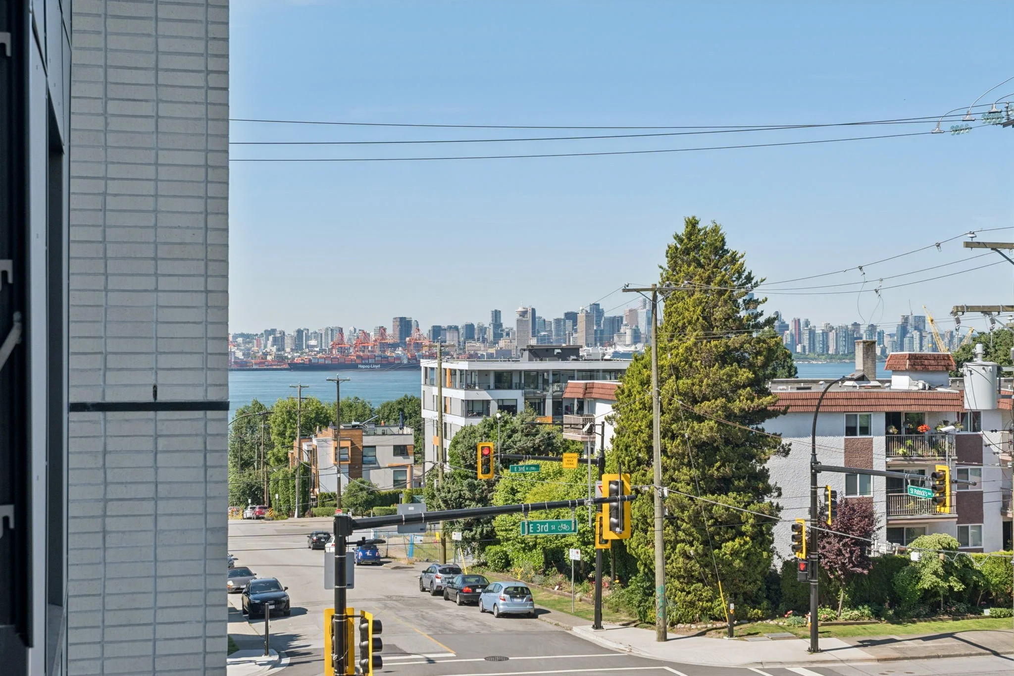 41-web-or-mls-563-422 E 3rd St_041.jpg