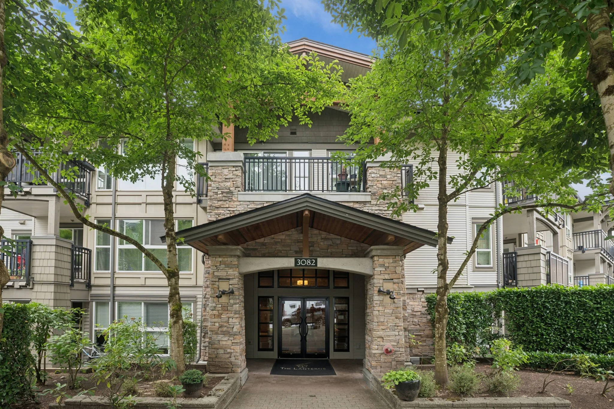 1-web-or-mls-202-3082 Dayanee Springs Blvd_001.jpg
