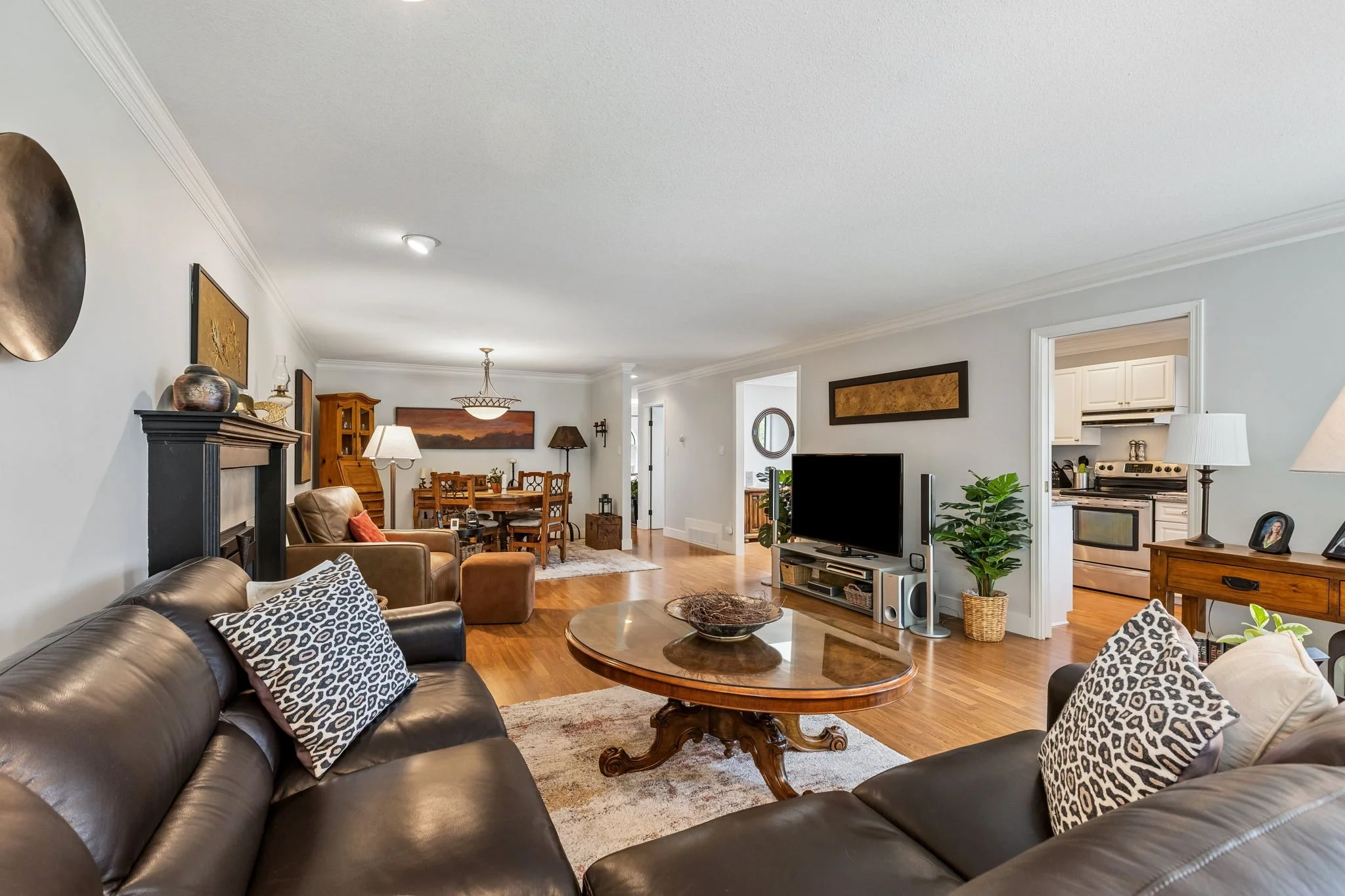 19-web-or-mls-3491 St George Ave_019.jpg
