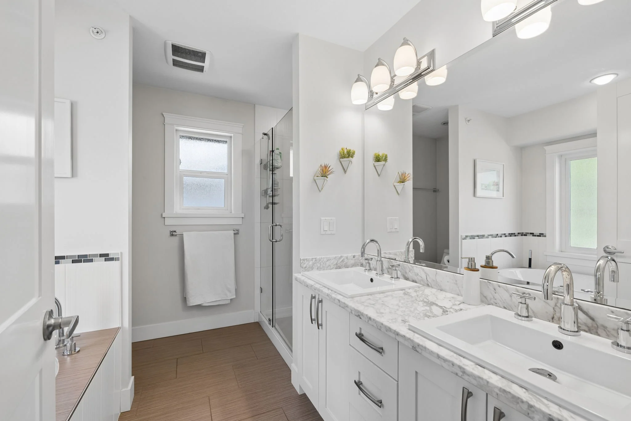 21-web-or-mls-24371104Ave_021.jpg