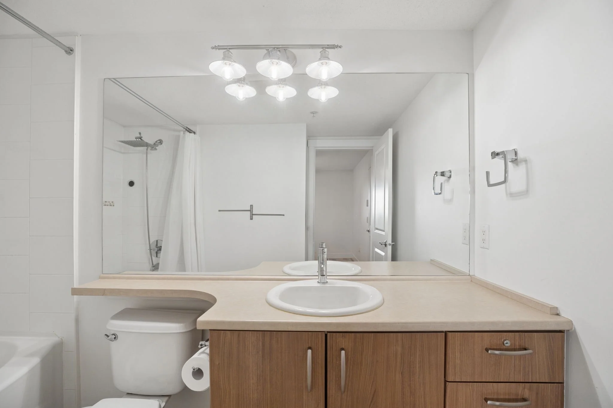 22-web-or-mls-202-3082 Dayanee Springs Blvd_022.jpg