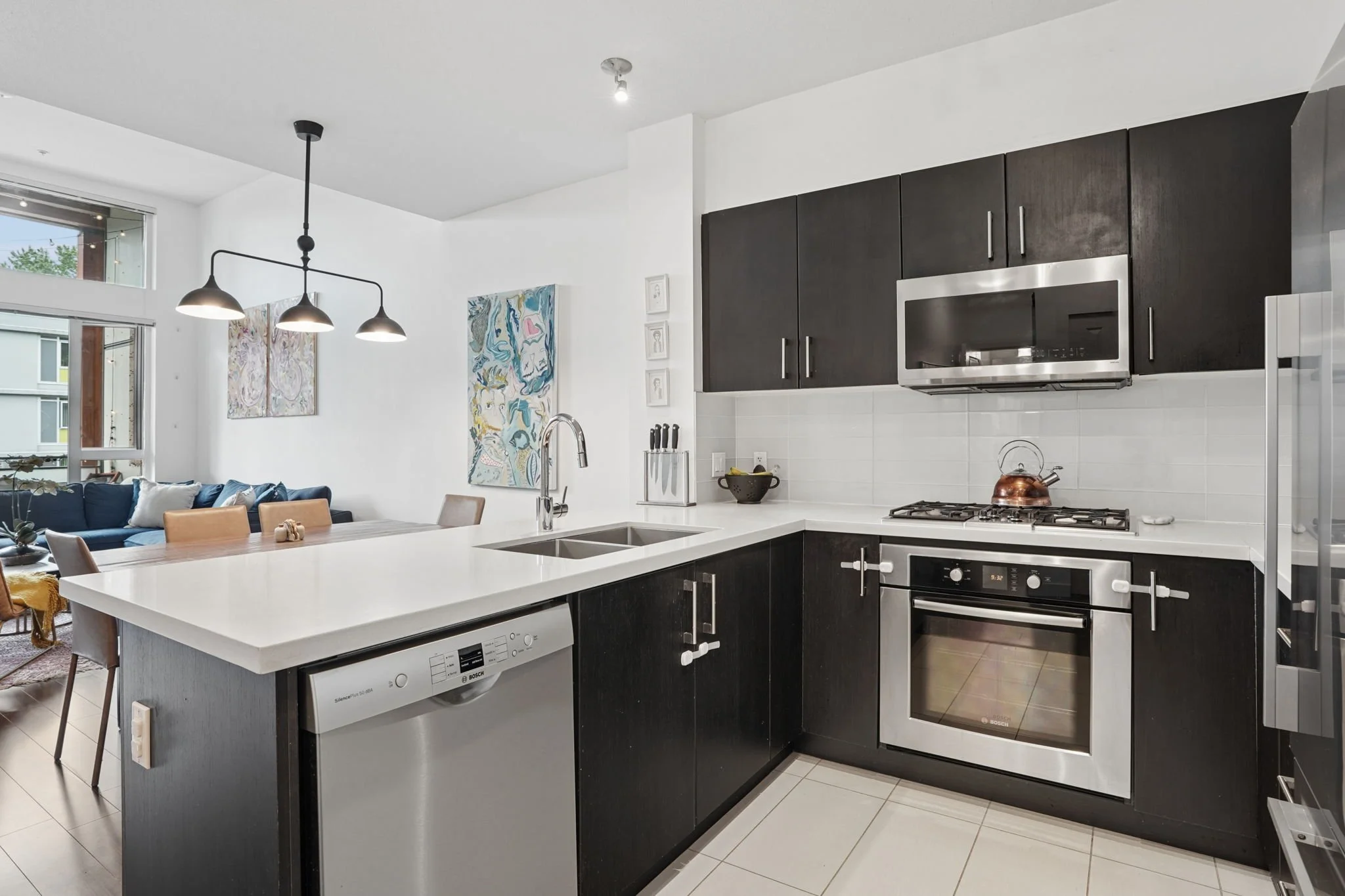 14-web-or-mls-412-3163 Riverwalk Ave_014.jpg
