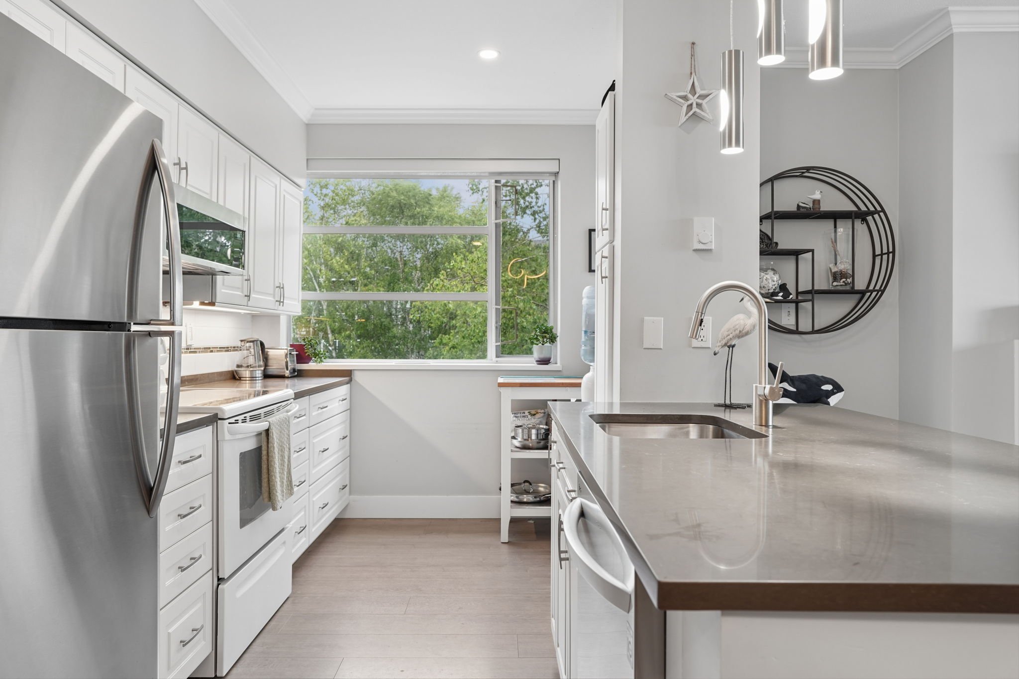 15-web-or-mls-311-2020 E Kent Ave_015.jpg