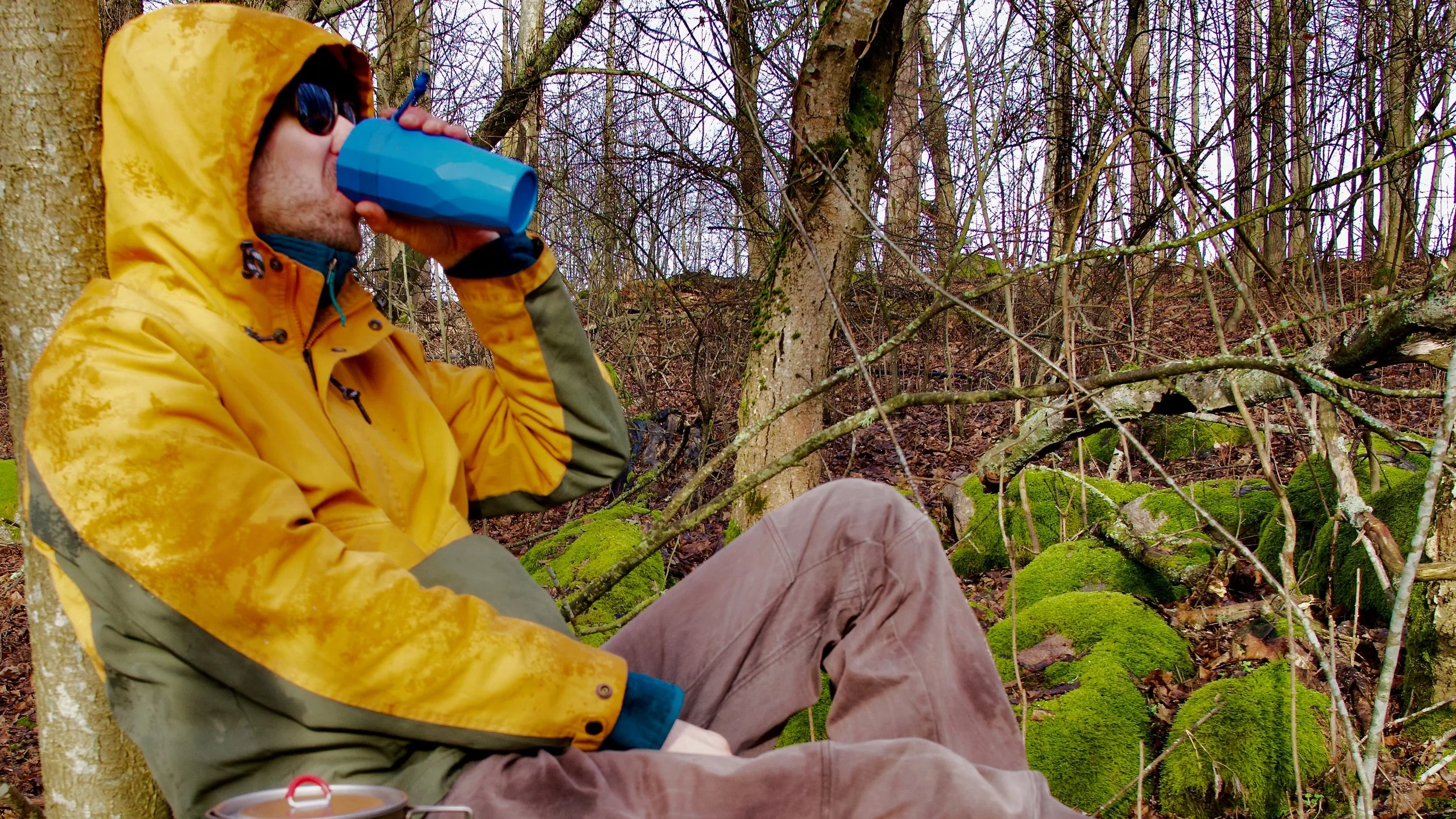 Väki sininen Lammassaari juominen 16:9.jpeg