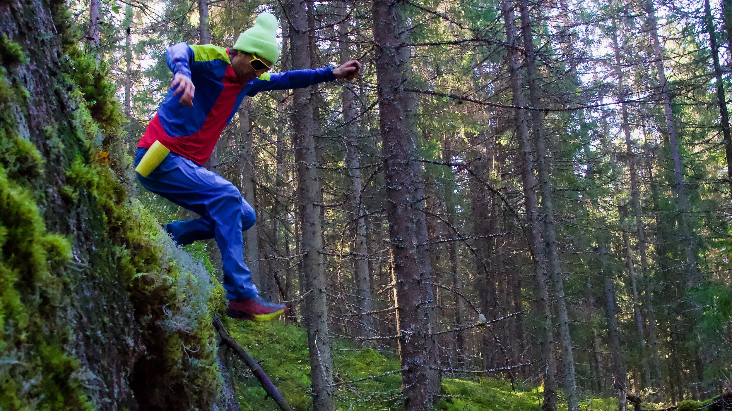 Väki keltainen juoksupudotus 16:9.jpeg