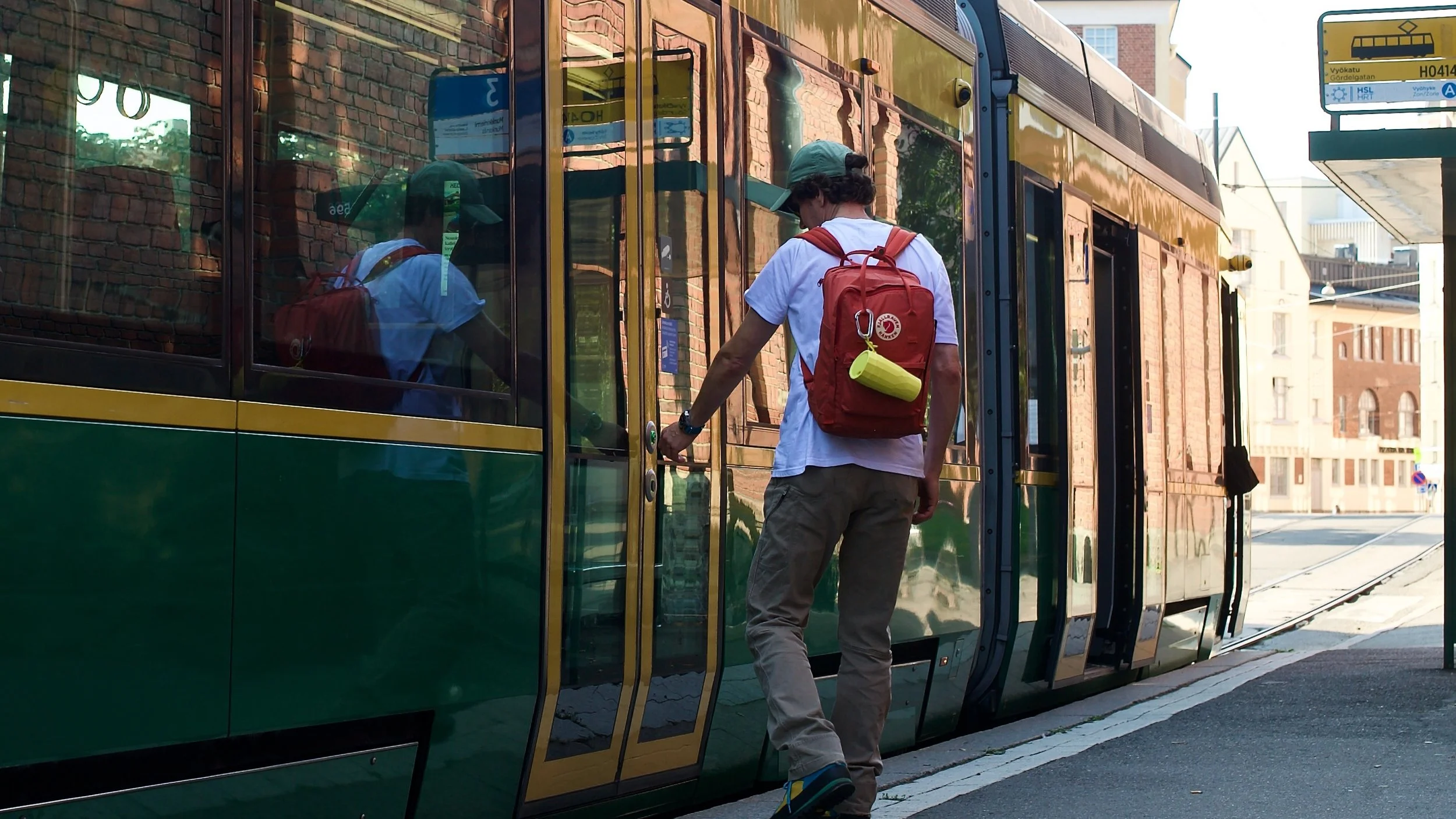 kota2 ratikkaan sisään 16:9.jpeg