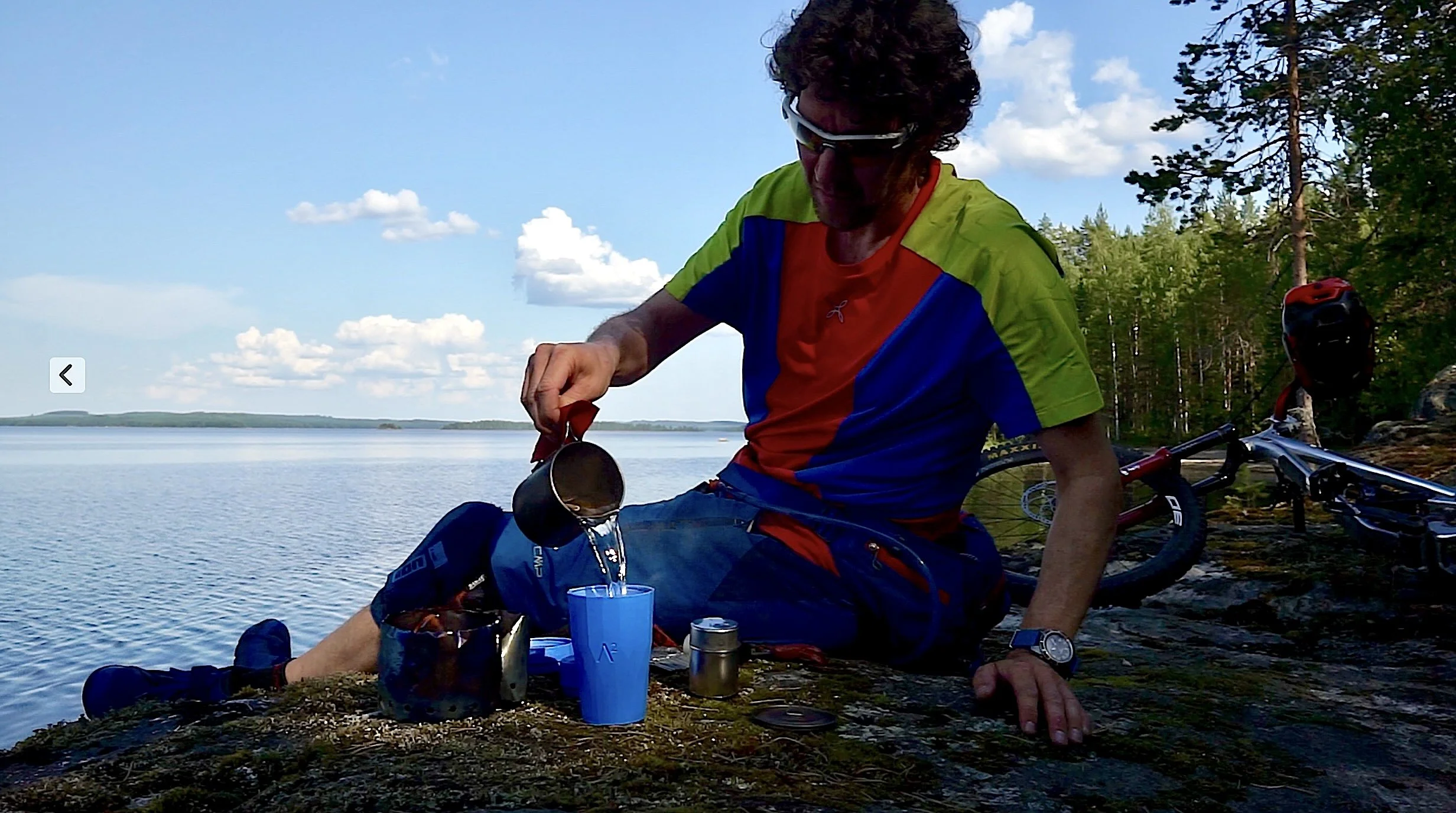 Väki blue Koli mtb coffee adding water.jpeg