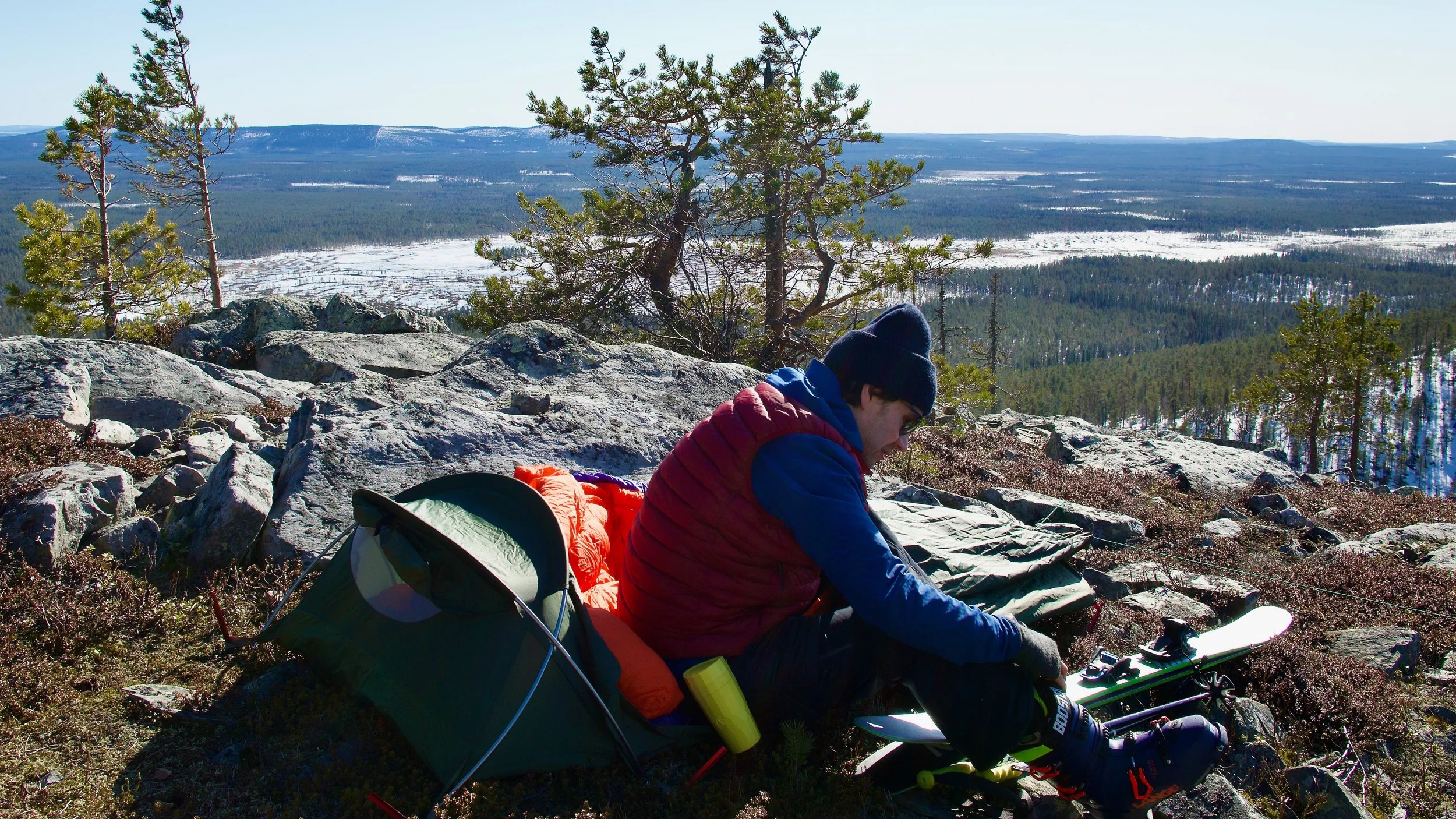 Väki keltainen pyhä teltta hiihtokengät 16:9.jpeg