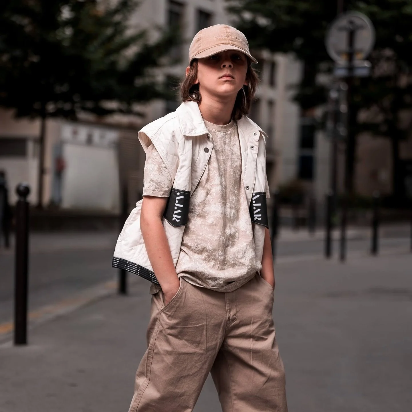 BOTTOM UP ~ Une des pi&egrave;ces de la premi&egrave;re collection de vestes upcycl&eacute;es &agrave; partir de v&ecirc;tements de seconde main ou de costumes de sc&egrave;ne. 

Ancienne veste matelass&eacute;e utilis&eacute;e initialement pour un s
