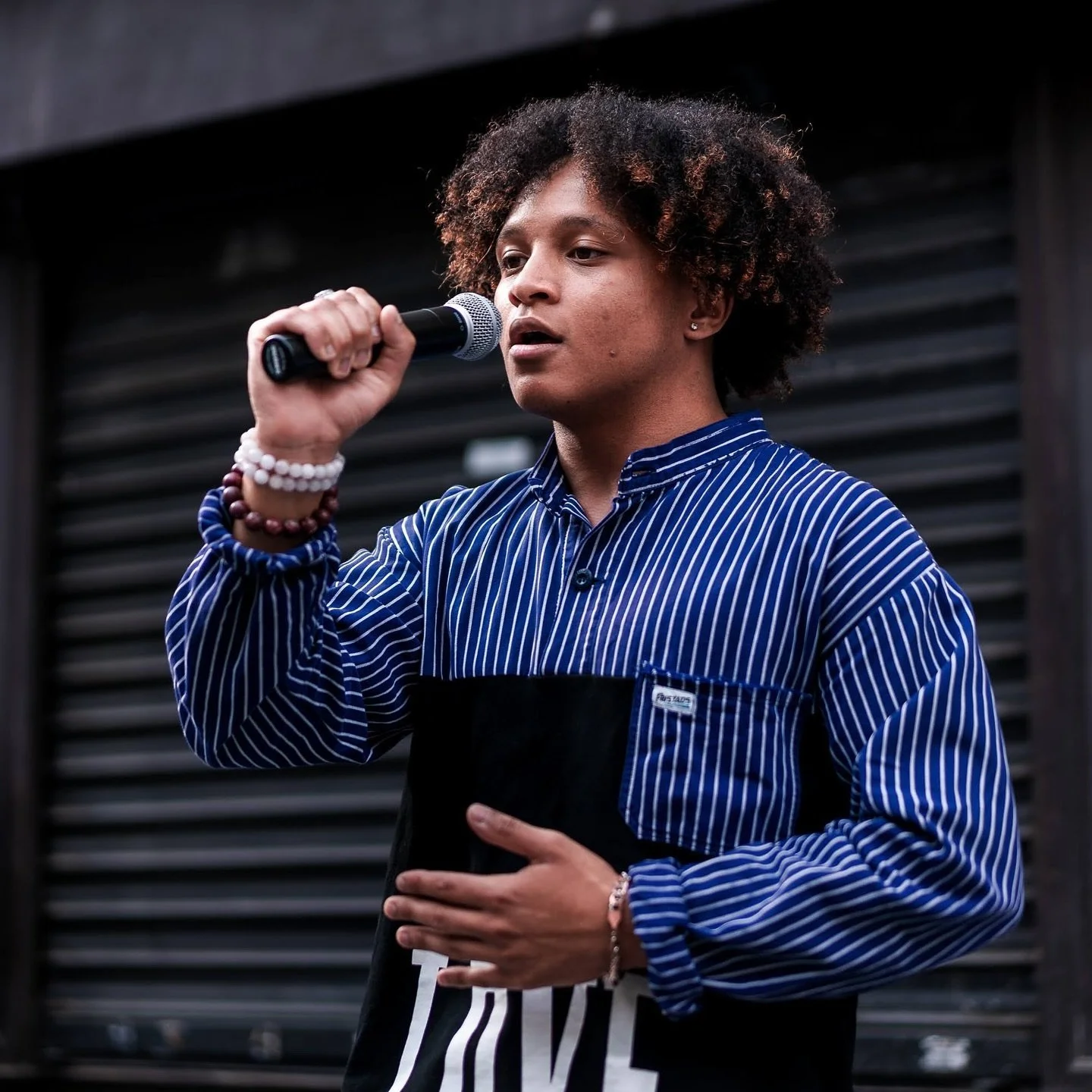 @daiichi.lisette singing ~ chemise et sweat upcycl&eacute;s collection BOTTOM UP 

MP for details and shop 🛒

#upcycledclothing #secondemainpourdemain #urbanoutfit #revalorisation #reemploi #moderesponsable #ajarcoutureparis