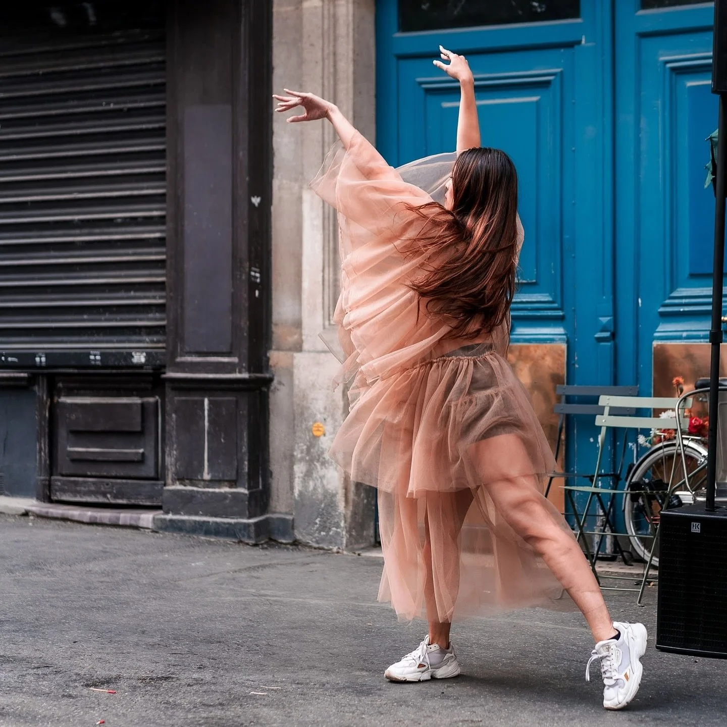 Transparence by @filenscene 🪡 for AJAR Couture 🌬️
Robes en tulle de coton ~ uniques et modulables 
Danseuses : @le_jennyy @marion.gblt
Pics by @duylau.pix