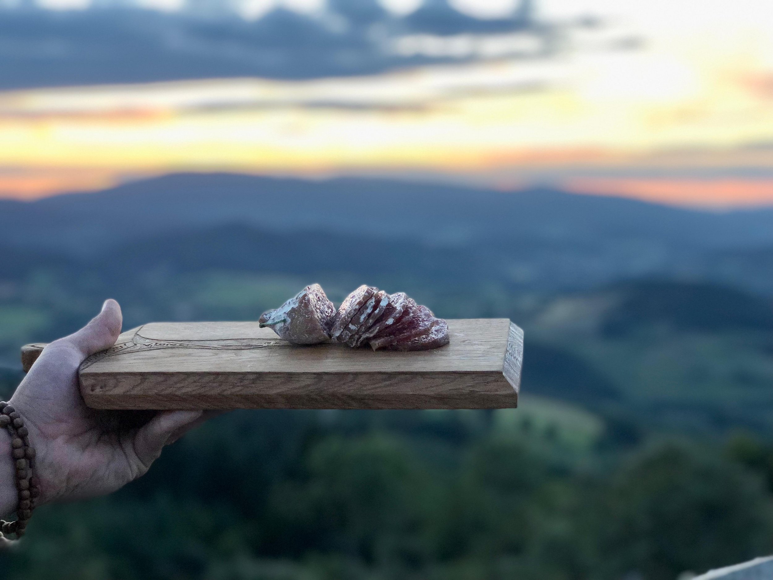 planche avec saucisson.jpg