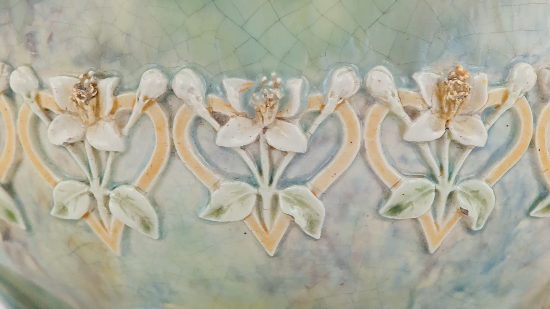 ceramic-in-motion_s2e7.00_00_15_05.Still1428.png