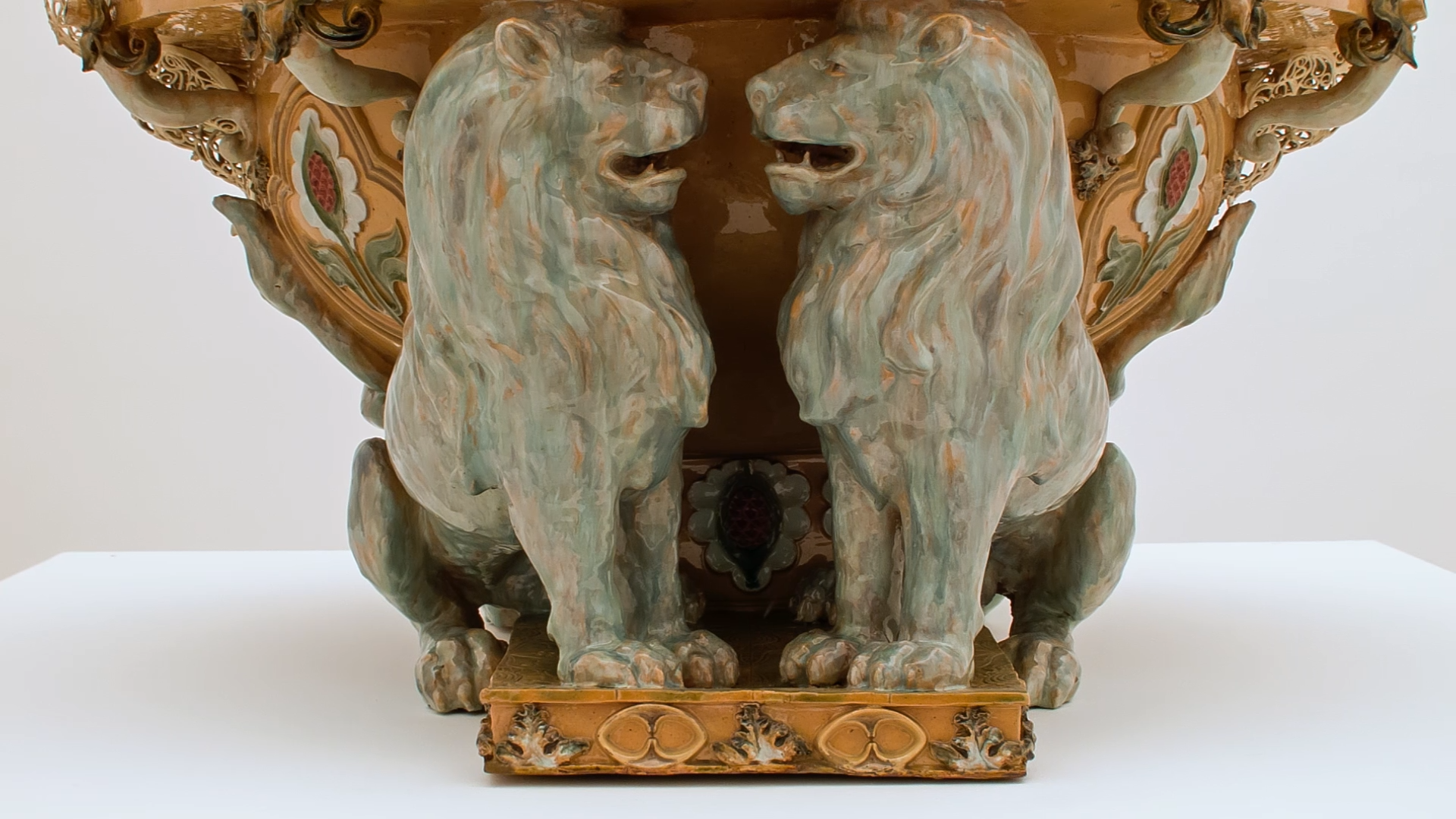 ceramic-in-motion_s2e4.00_01_18_01.Still.png