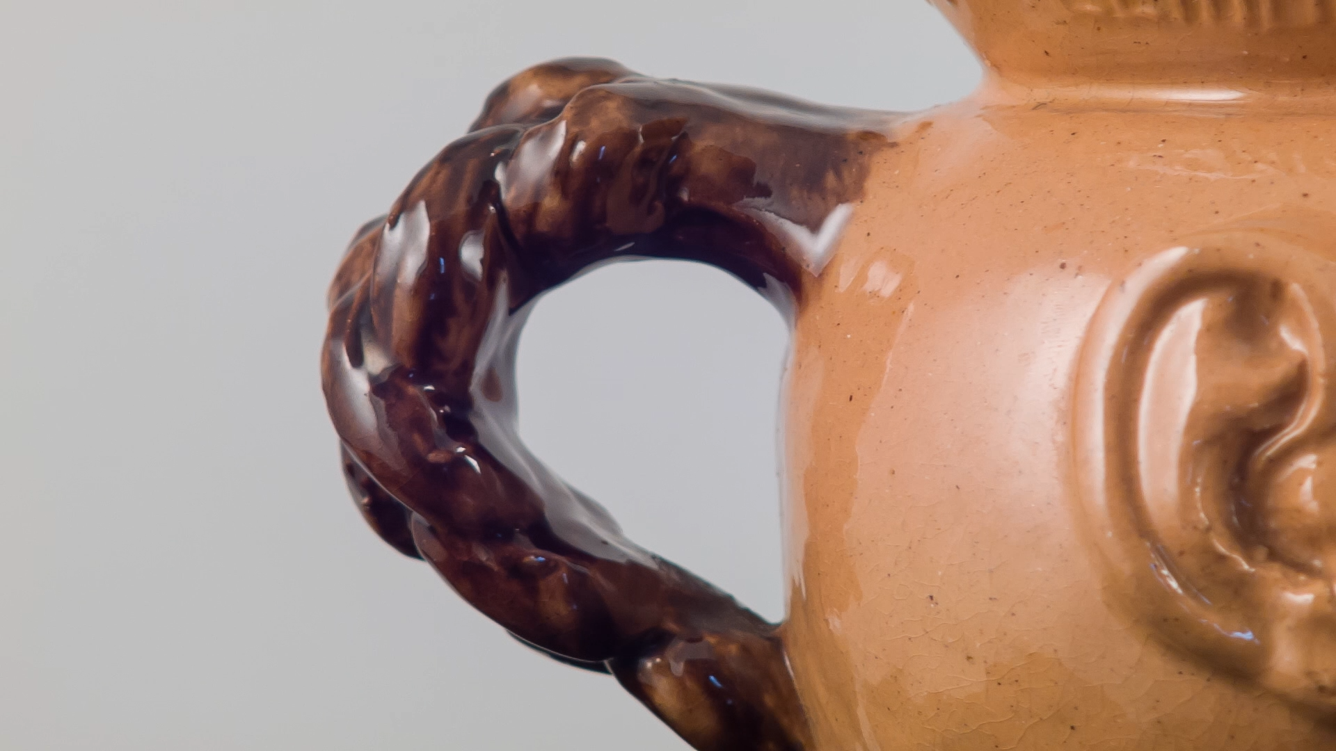 ceramic-in-motion_s1e6.00_01_17_12.Still065.png