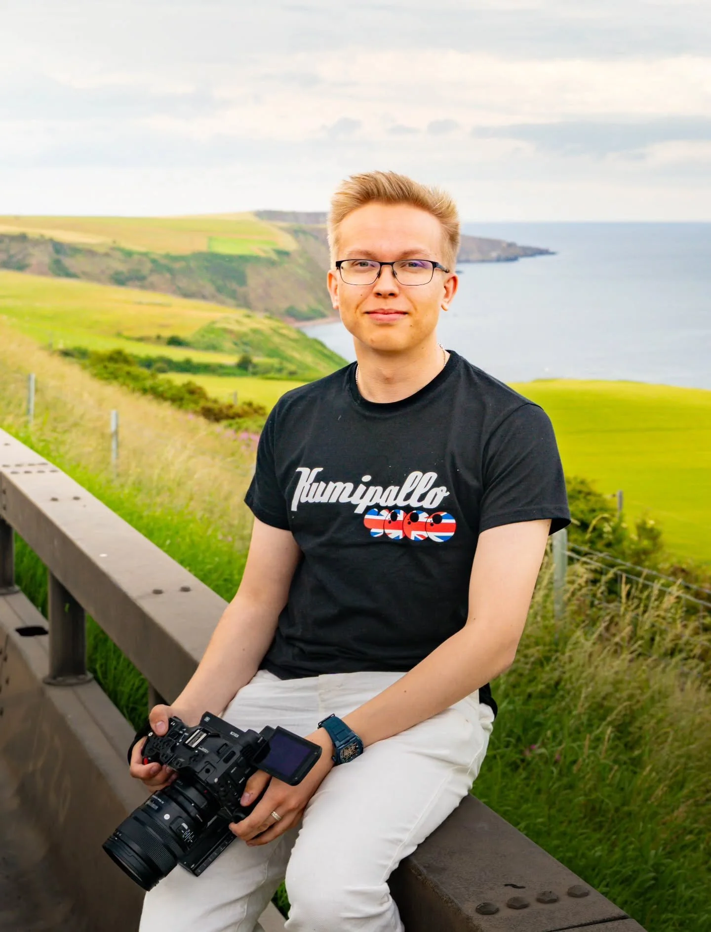 El&auml;m&auml; t&auml;n ik&auml;sen ei mee paremmaks
En mist&auml;&auml; hinnast l&auml;htis vaihtaa paikkaa

@kumipallo4000 2025