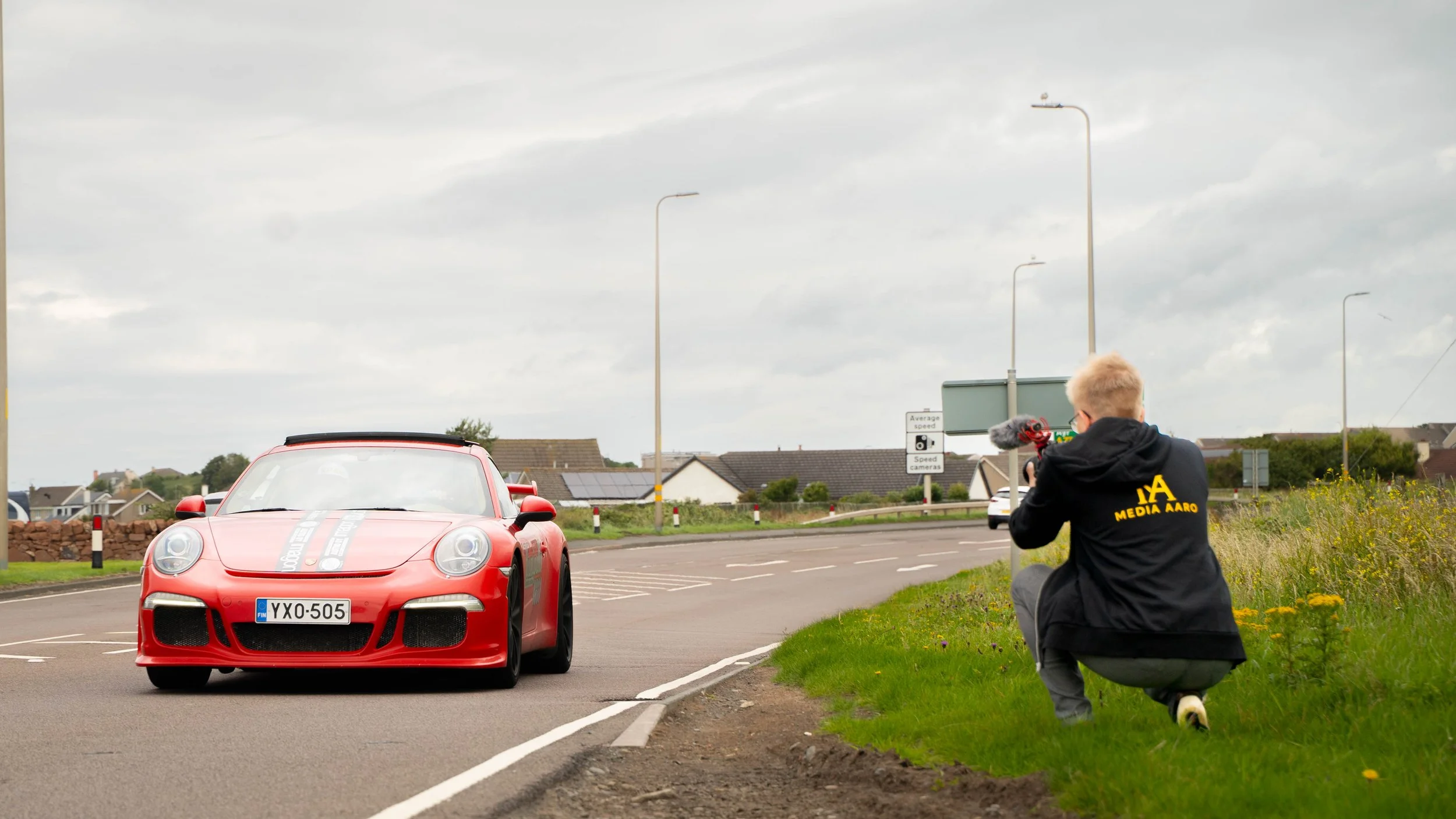 Kumipallo4000, Media Aaro, Porche 911