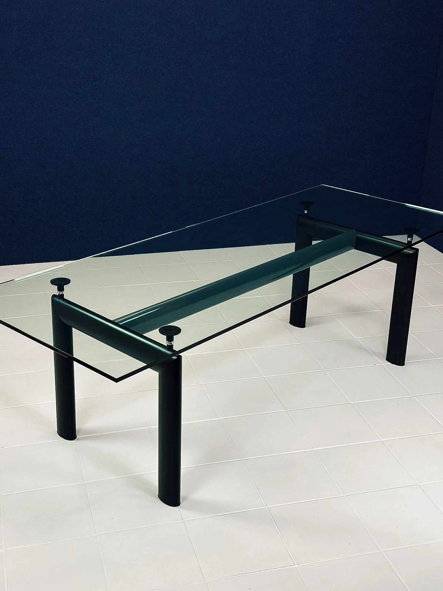 Le Corbusier_Charlotte Perriand_Pierre Jeanneret_LC6_Cassina#32.jpg