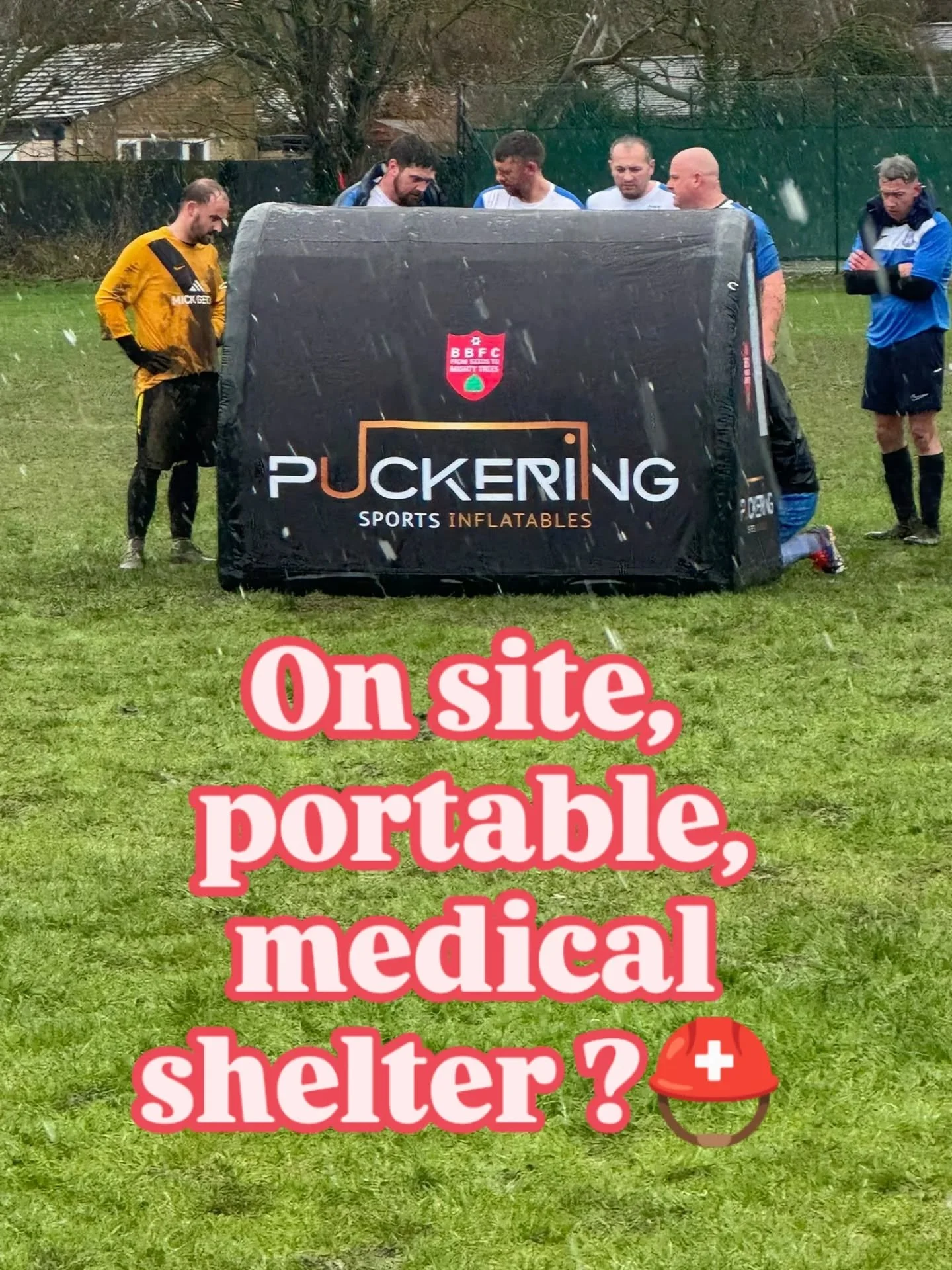 Player welfare is the top priority in veterans' football.👴🏼

During a recent match, we faced a head injury in freezing, wet conditions. 🌨️☔
While waiting for assessment, ⛑️
keeping the player dry and out of the wind was critical. 
We moved our Puc