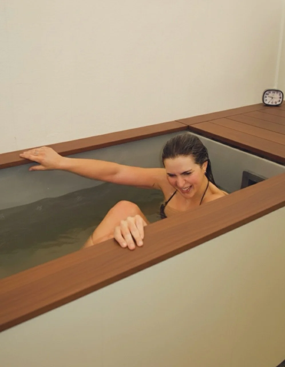 El fr&iacute;o te despierta. Pero lo que viene despu&eacute;s es lo que importa. Ese momento donde tu cuerpo se adapta, tu mente se quieta, y sientes algo que no hab&iacute;as sentido en meses: claridad. No es sobre sobrevivir el fr&iacute;o. Es sobr