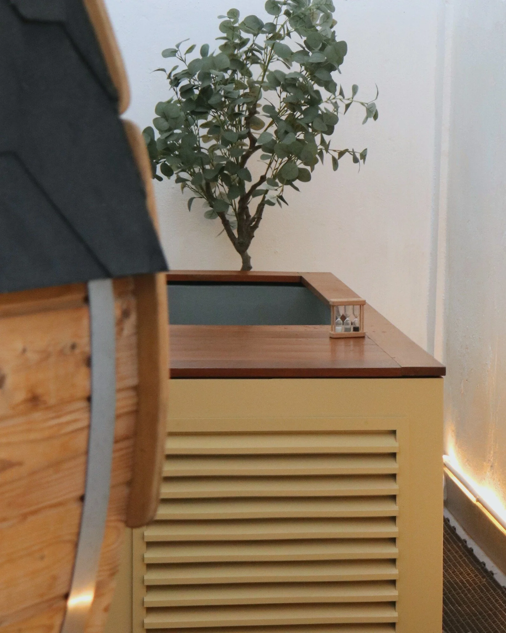 Tu cuerpo es m&aacute;s inteligente de lo que crees. 

Cuando lo expones a terapia de contraste, aprende a adaptarse, y r&aacute;pido.

El calor abre. El fr&iacute;o activa. Juntos, crean un reset que no encuentras en ning&uacute;n otro lado. Tu sist