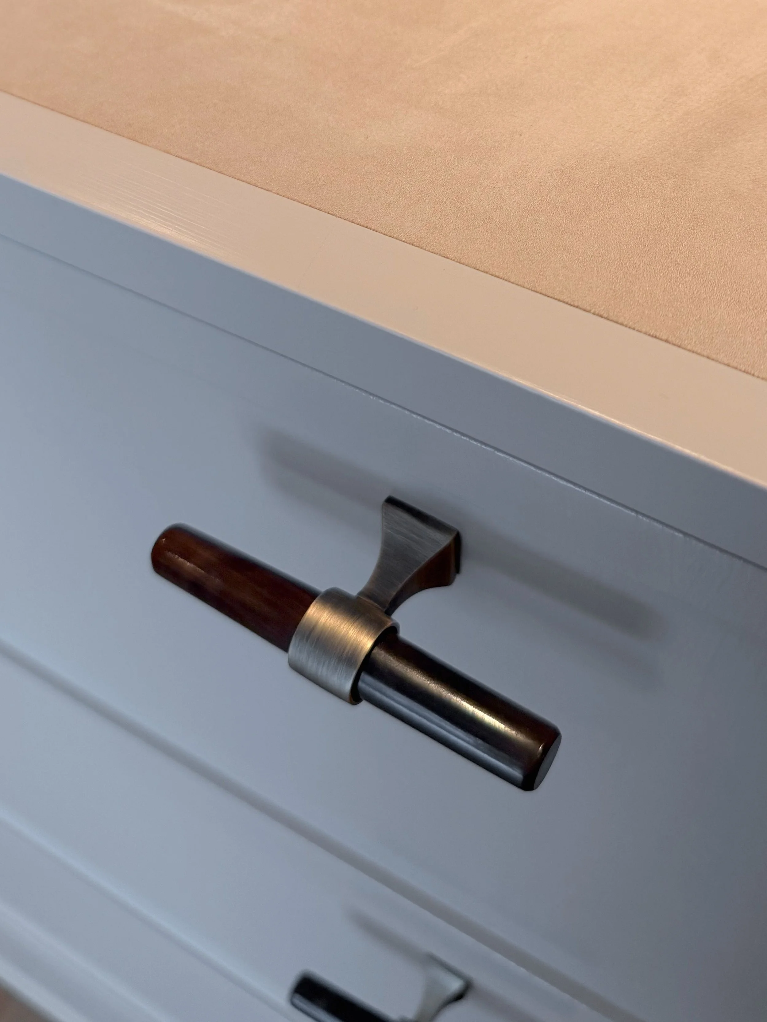 Detail Ankleide mit Leder - 1_compressed.jpeg