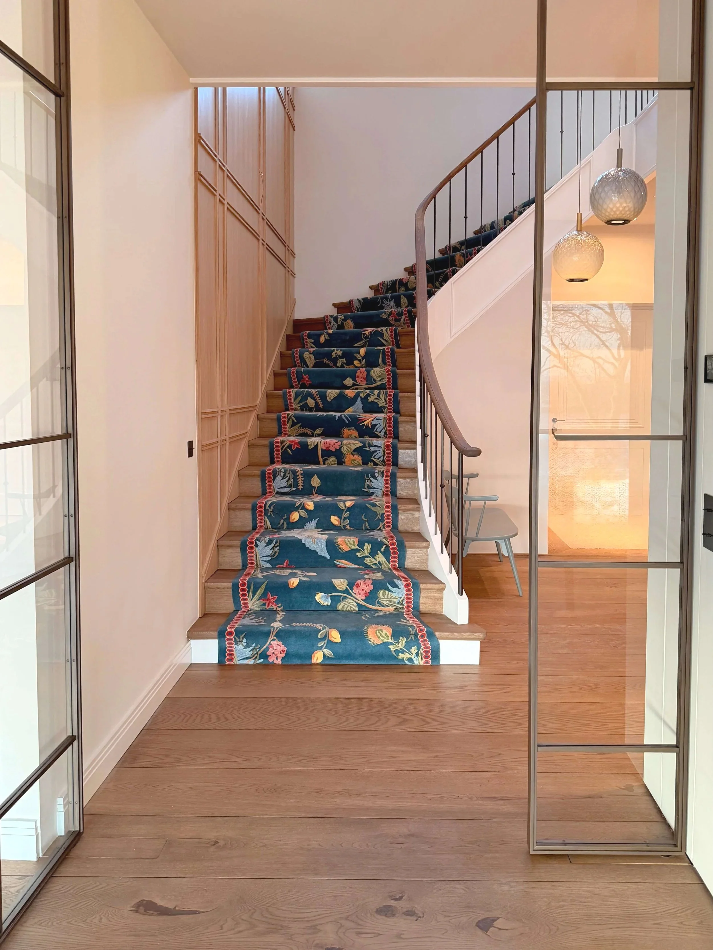 Treppenhaus mit Teppich - 1.jpg