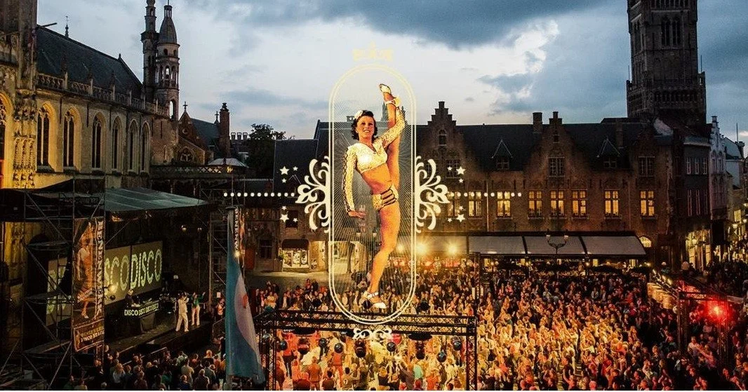 ✨ Benenwerk komt eraan!

Op vrijdag 9 augustus verandert Brugge in een stad vol muziek en dans.
Van salsa tot swing, van disco tot tango&mdash;de hele avond lang klinkt er op elke hoek van de stad een ander ritme.

Kom ervoor genieten van een aperiti