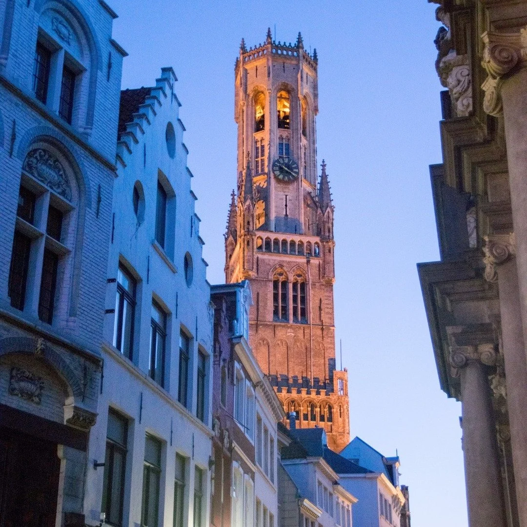 ✨ Zicht op het Belfort en nieuwe lunch suggesties vanaf 21/01 bij PlazaCaf&eacute; Brugge 
Kom langs en geniet van het mooiste uitzicht van de stad ✨

🥢 Tataki van tonijn met sojasaus, kruidensalade, Granny Smith appel, wasabi-mayonaise en gebakken 