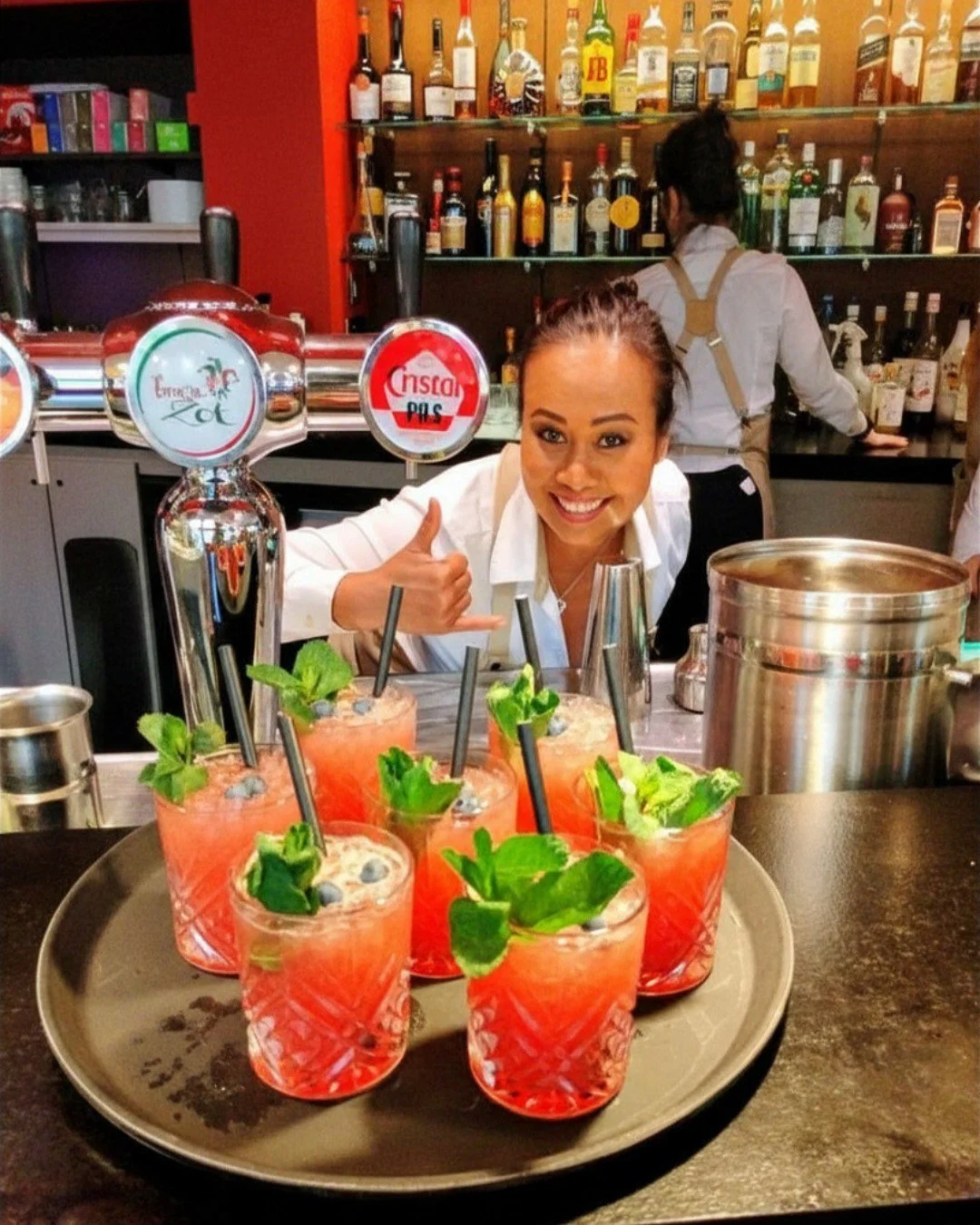 Pinksterweekend vibes @ PlazaCaf&eacute;

Zin in iets verfrissends tijdens het lange zonnige weekend &amp; non-alcoholisch? 🍹
Kom genieten van onze kleurrijke mocktails: perfect om gezellig te aperitieven, bij te praten met vrienden of gewoon even h