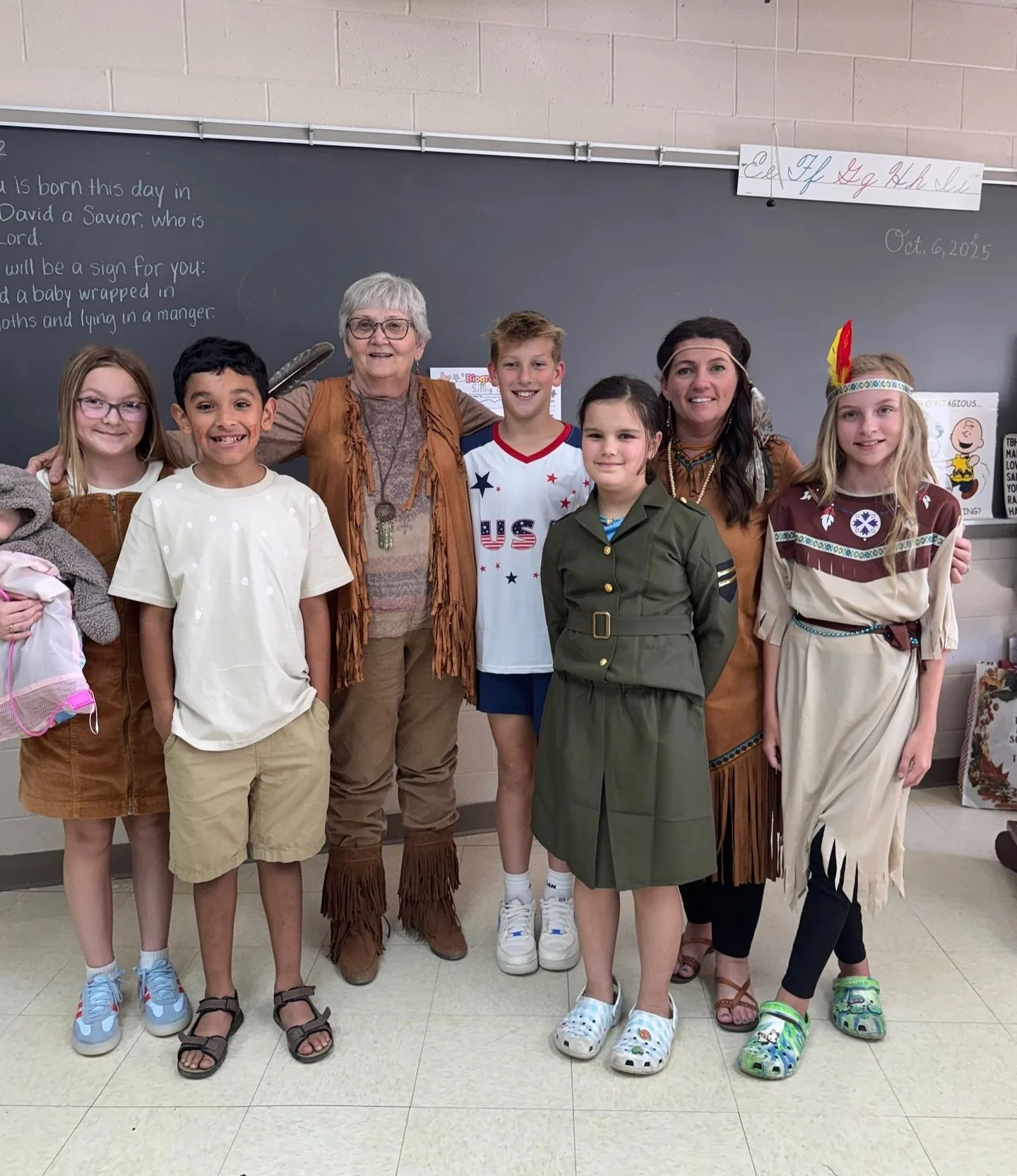 Our 5th graders have been studying famous Native Americans! πΊπΈ 
They each chose an individual to research and created a biography poster and oral report to share what they learned. Some even went the extra mile and dressed in costume for bonus poin