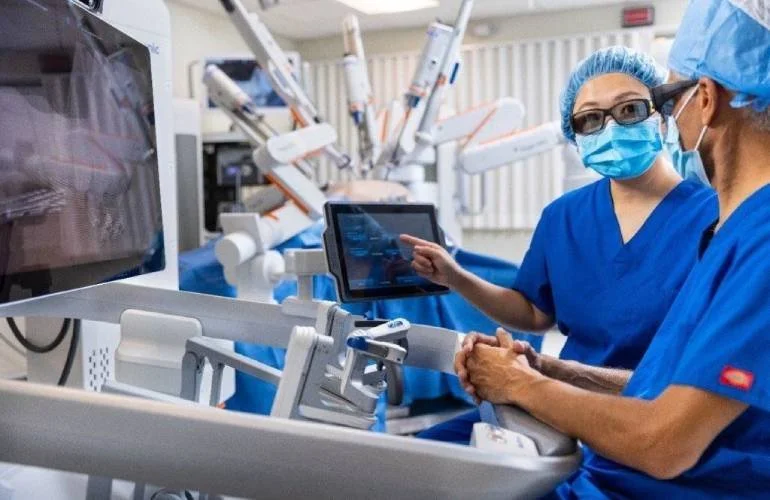 Medtronic-Hugo-robotic-assisted-surgical-system-in-use-1.jpg